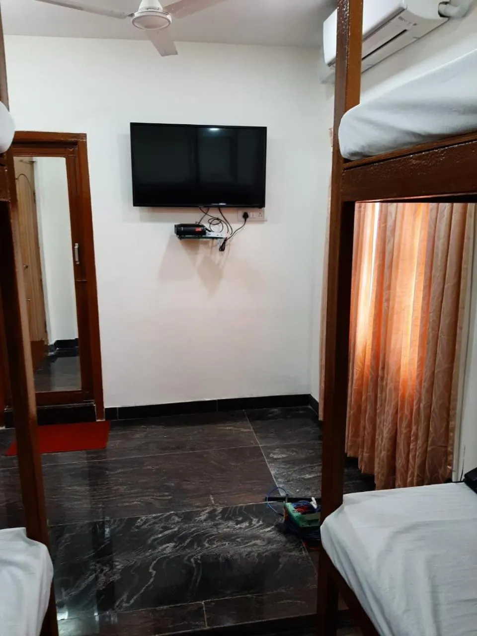 bunk bed, Bed in BAY INN