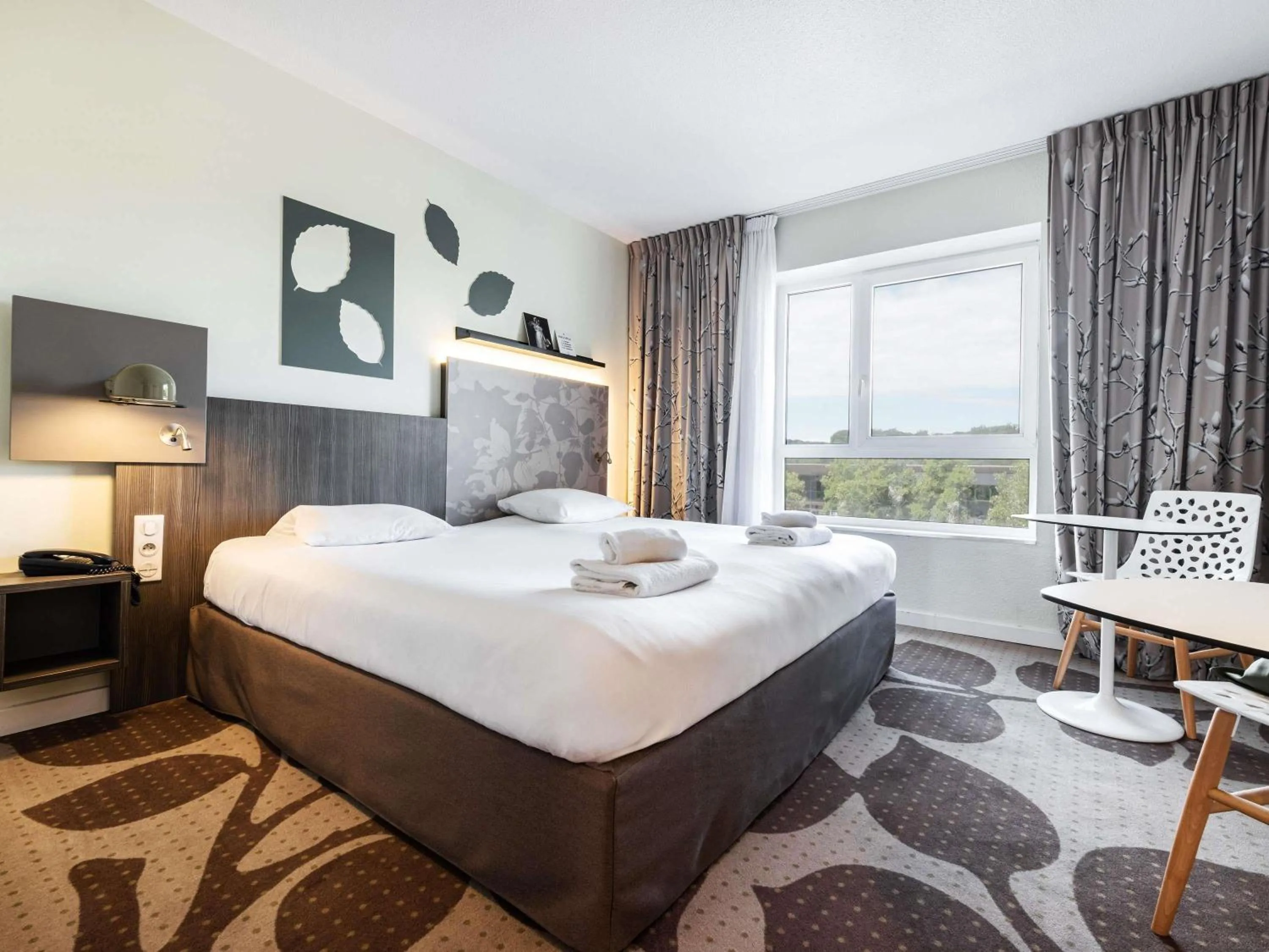 Bedroom, Bed in Mercure Compiègne Sud