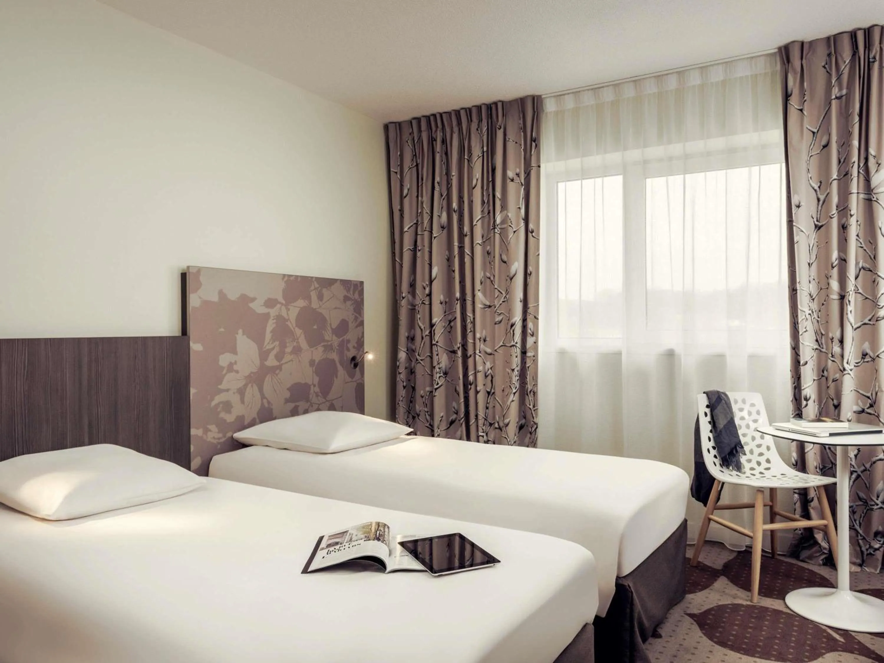 Bedroom, Bed in Mercure Compiègne Sud