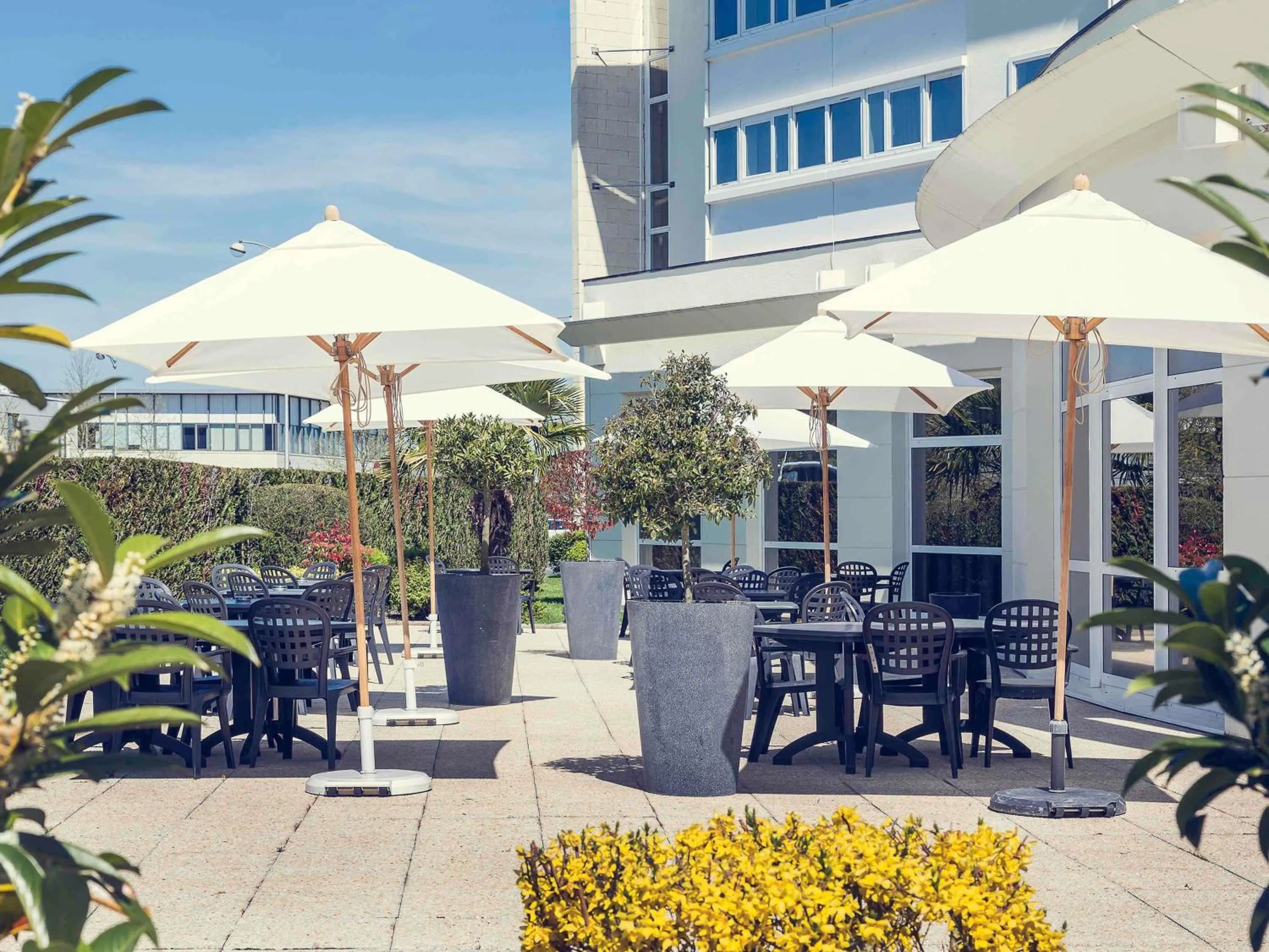 Lounge or bar in Mercure Compiègne Sud