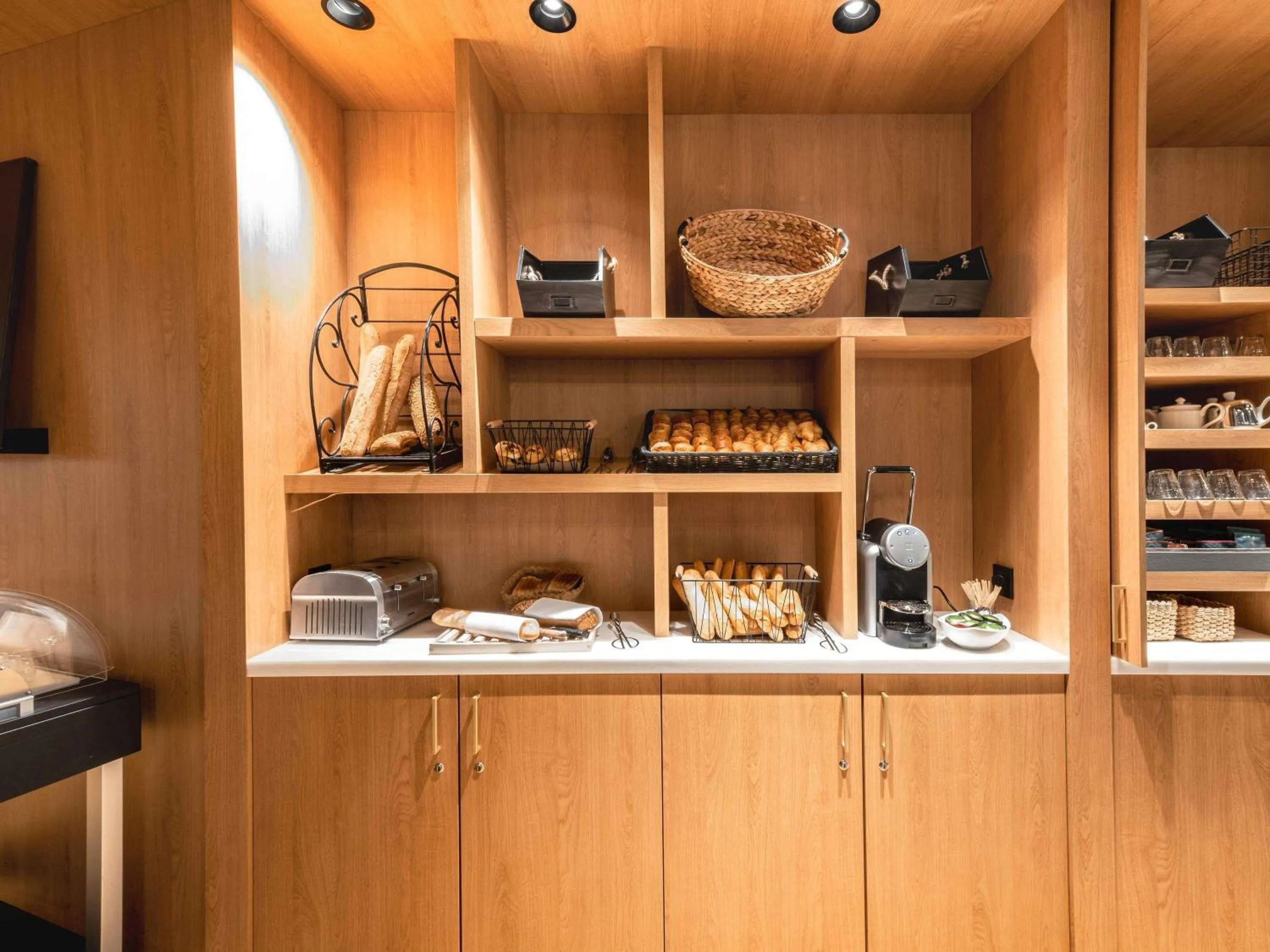 Restaurant/places to eat in Mercure Compiègne Sud