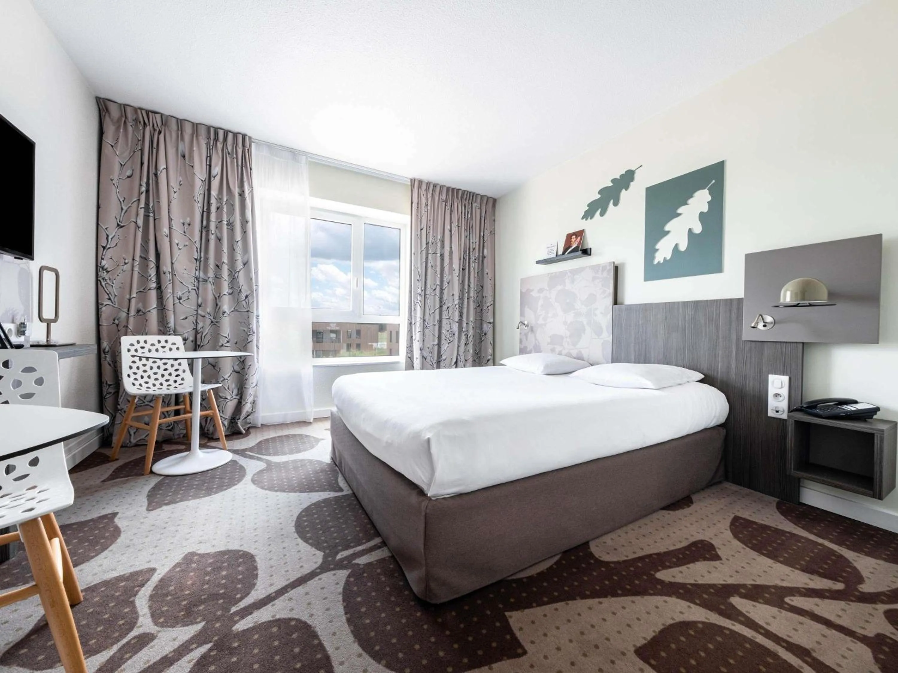 Bedroom, Bed in Mercure Compiègne Sud