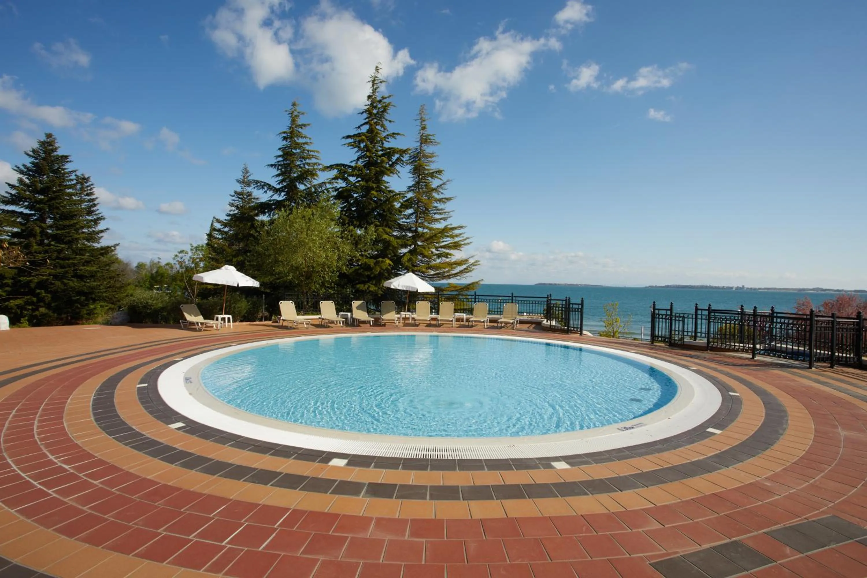 Swimming pool in Dreams Sunny Beach Resort and Spa - Premium All Inclusive