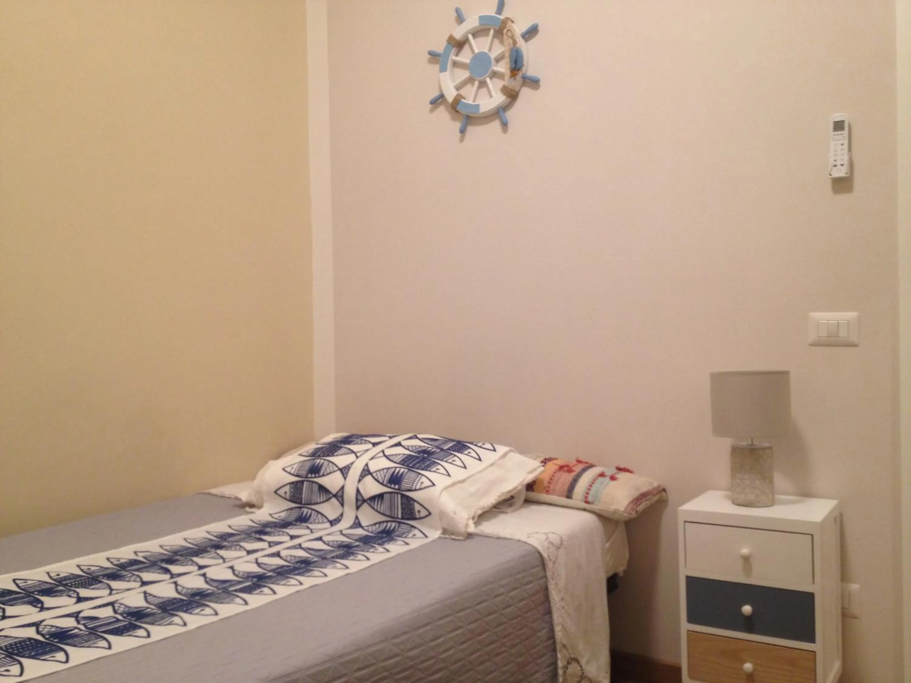 Bed in Ostia Lido Central Rooms