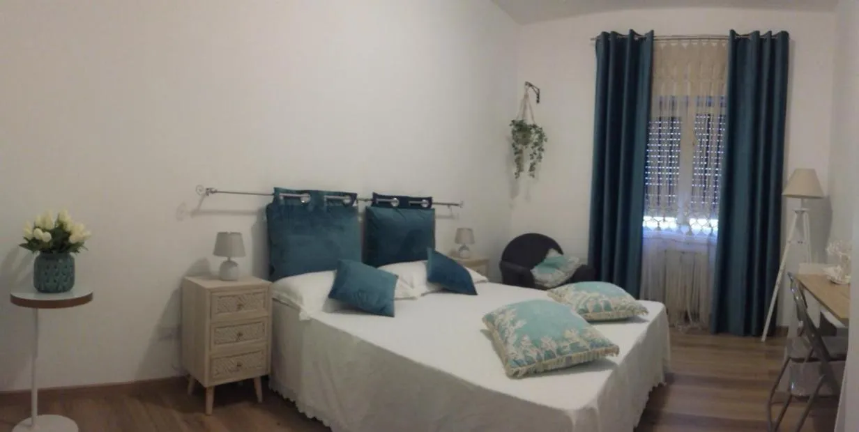 Bed in Ostia Lido Central Rooms