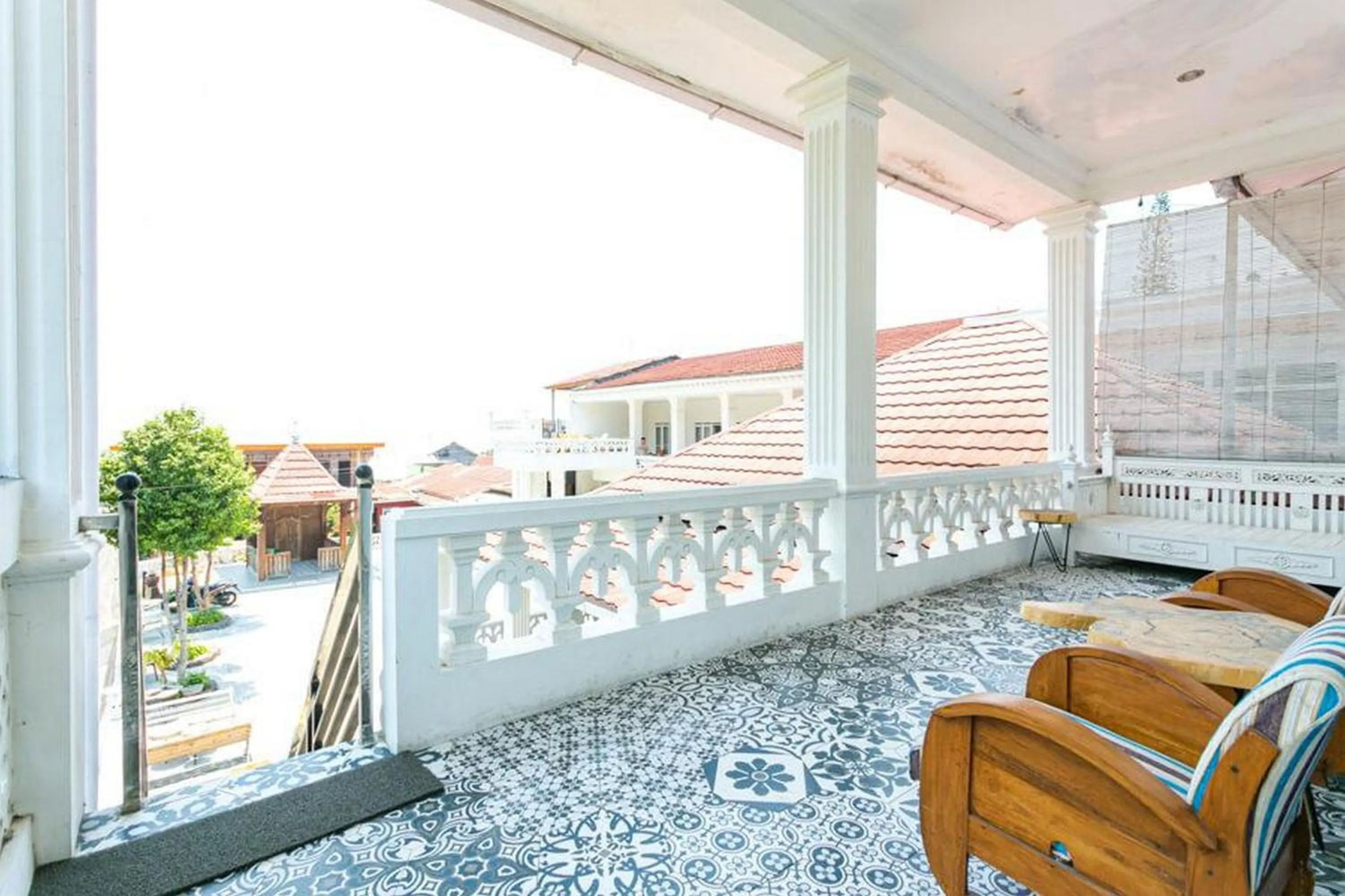 Seating area in RedDoorz near Grojogan Sewu Tawangmangu