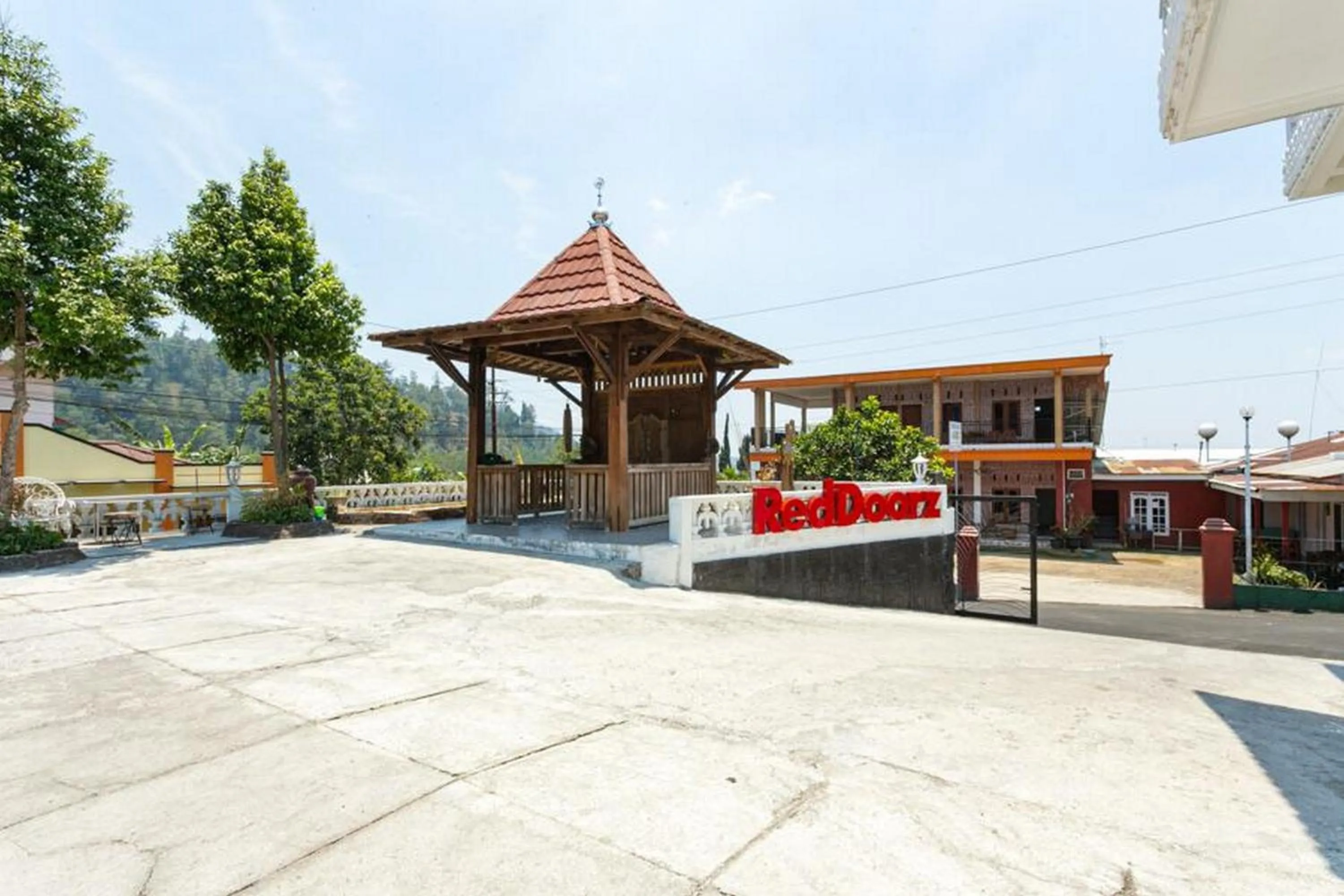 Property building in RedDoorz near Grojogan Sewu Tawangmangu