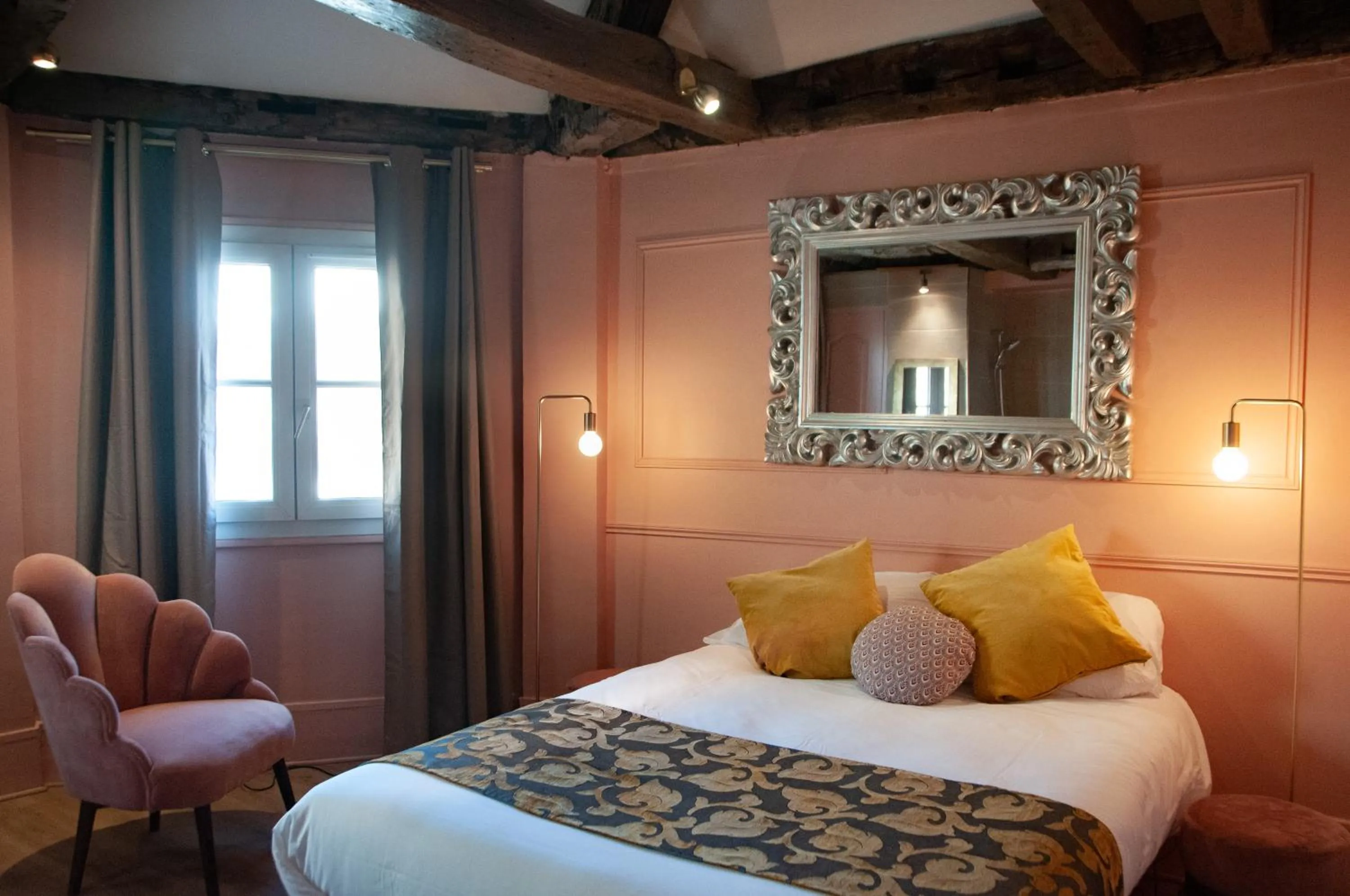 Bed in Hôtel Petit Saint-Honoré