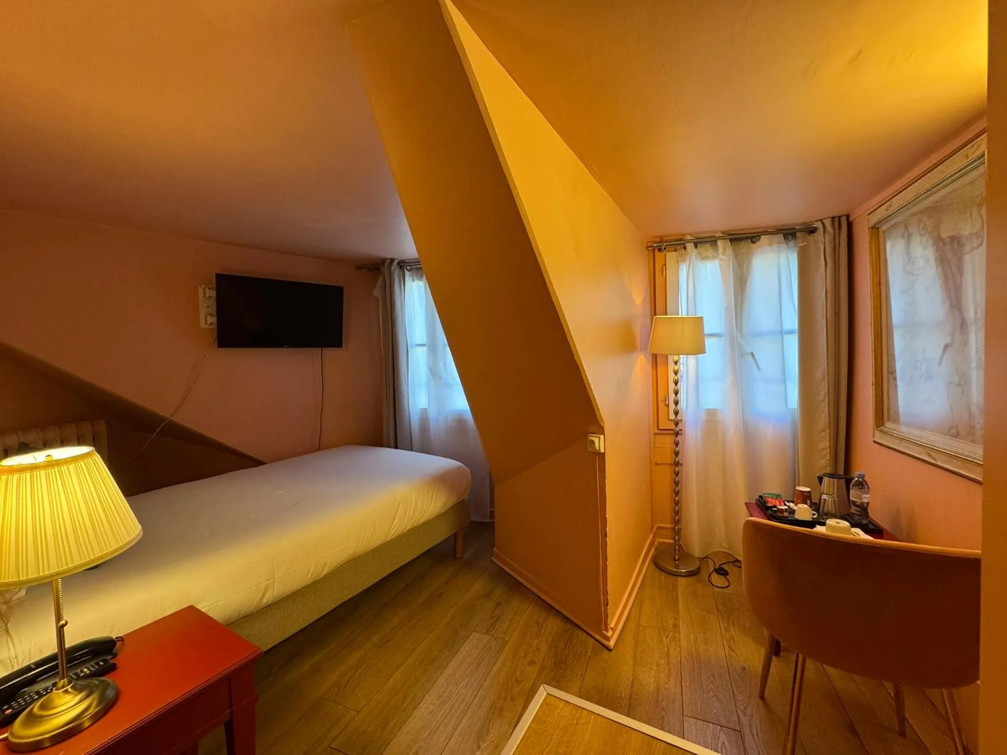 Photo of the whole room, Bed in Hôtel Petit Saint-Honoré