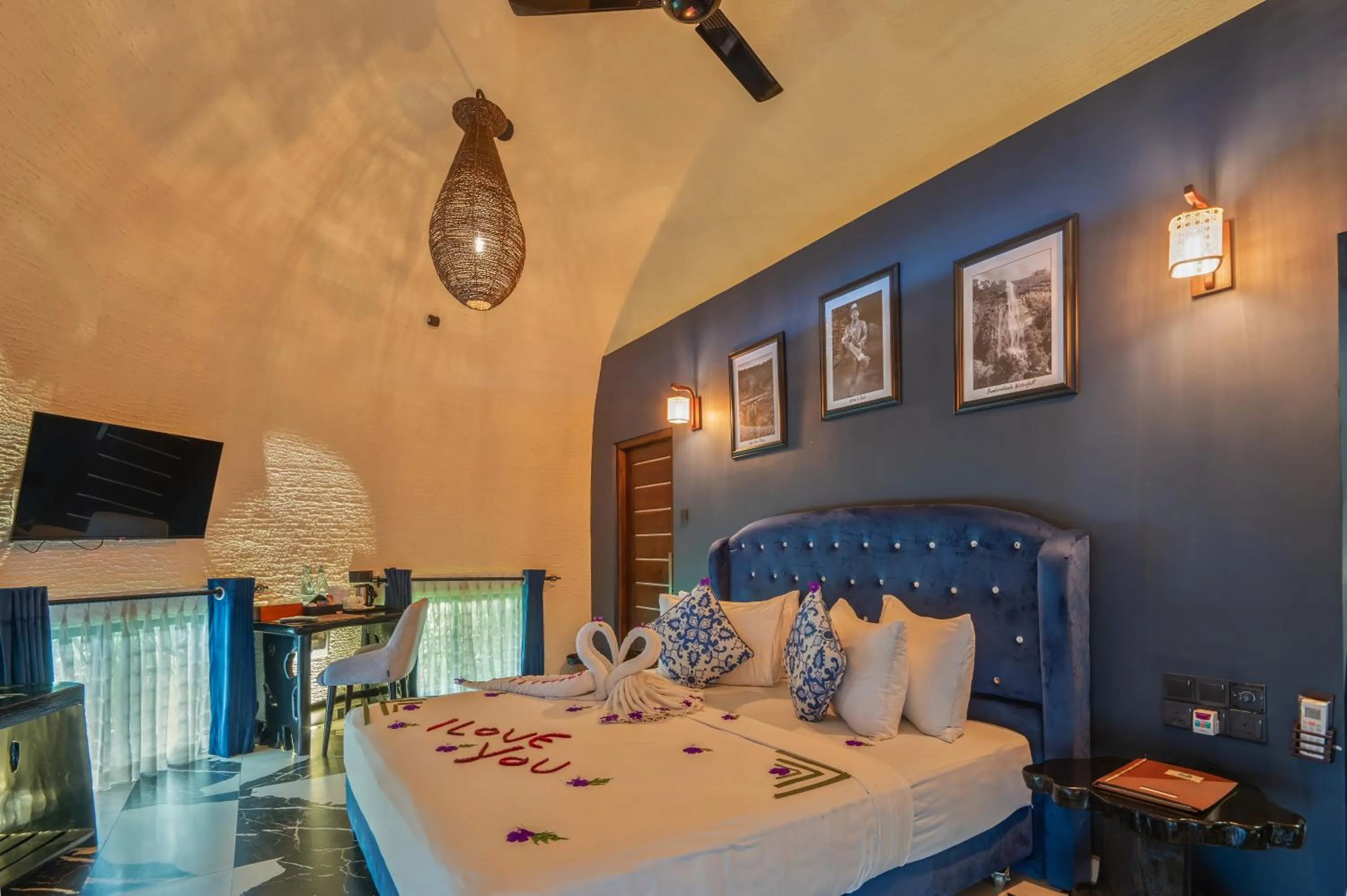 Bedroom, Bed in Dream Cliff Mountain Resort