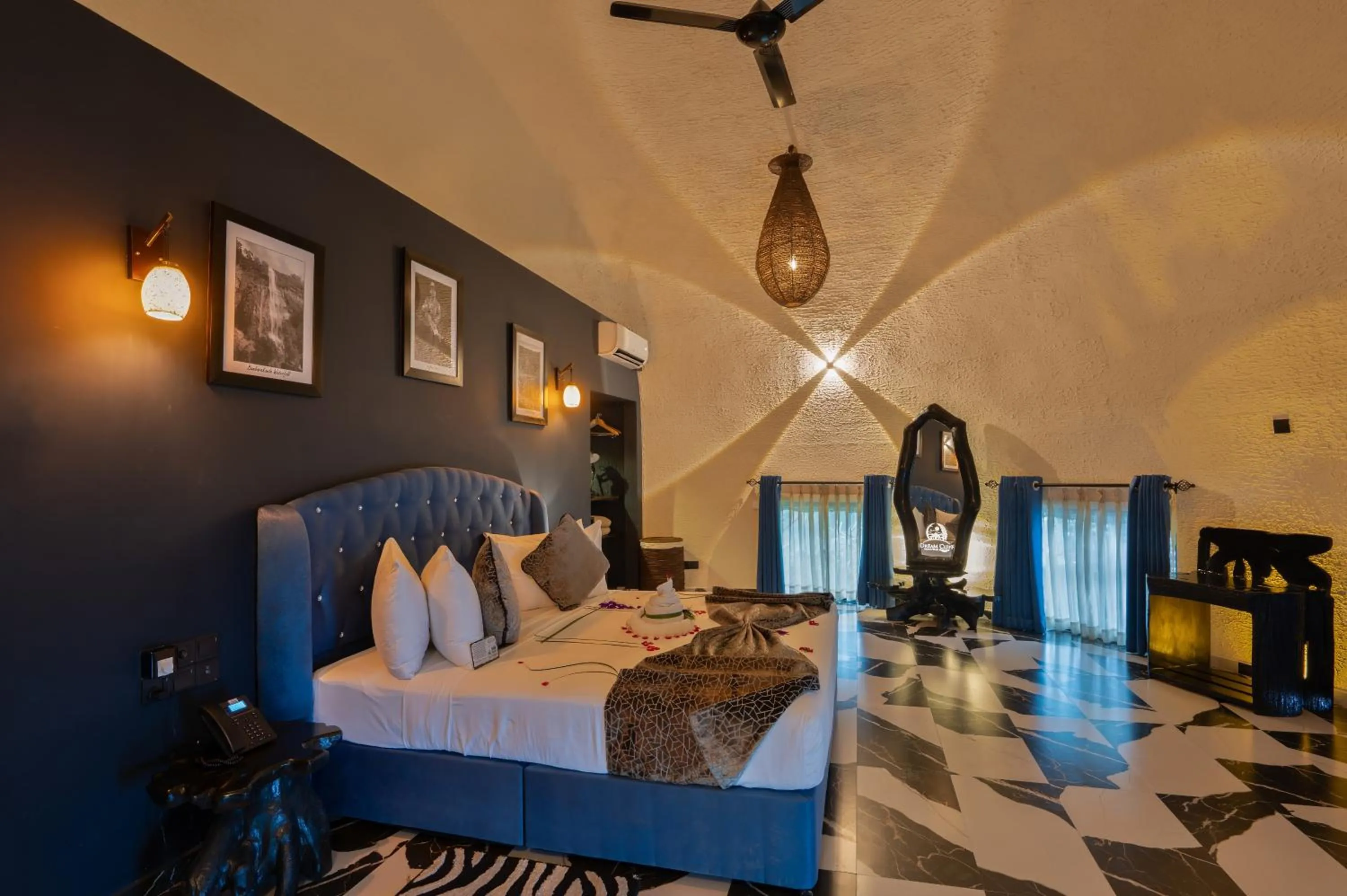 Bedroom, Bed in Dream Cliff Mountain Resort