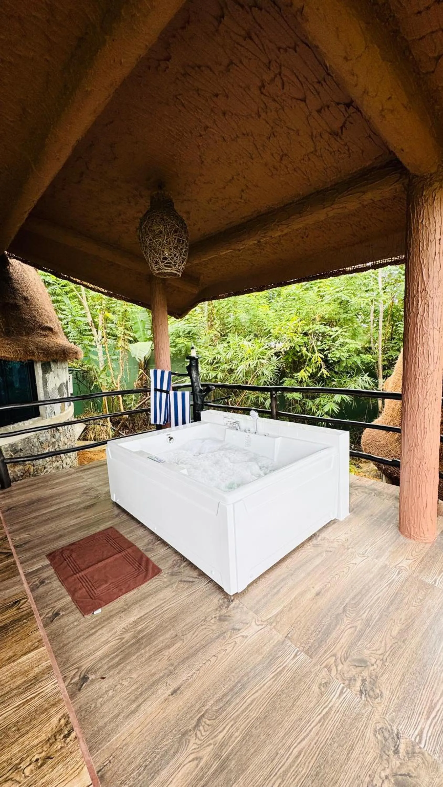 Hot Tub in Dream Cliff Mountain Resort