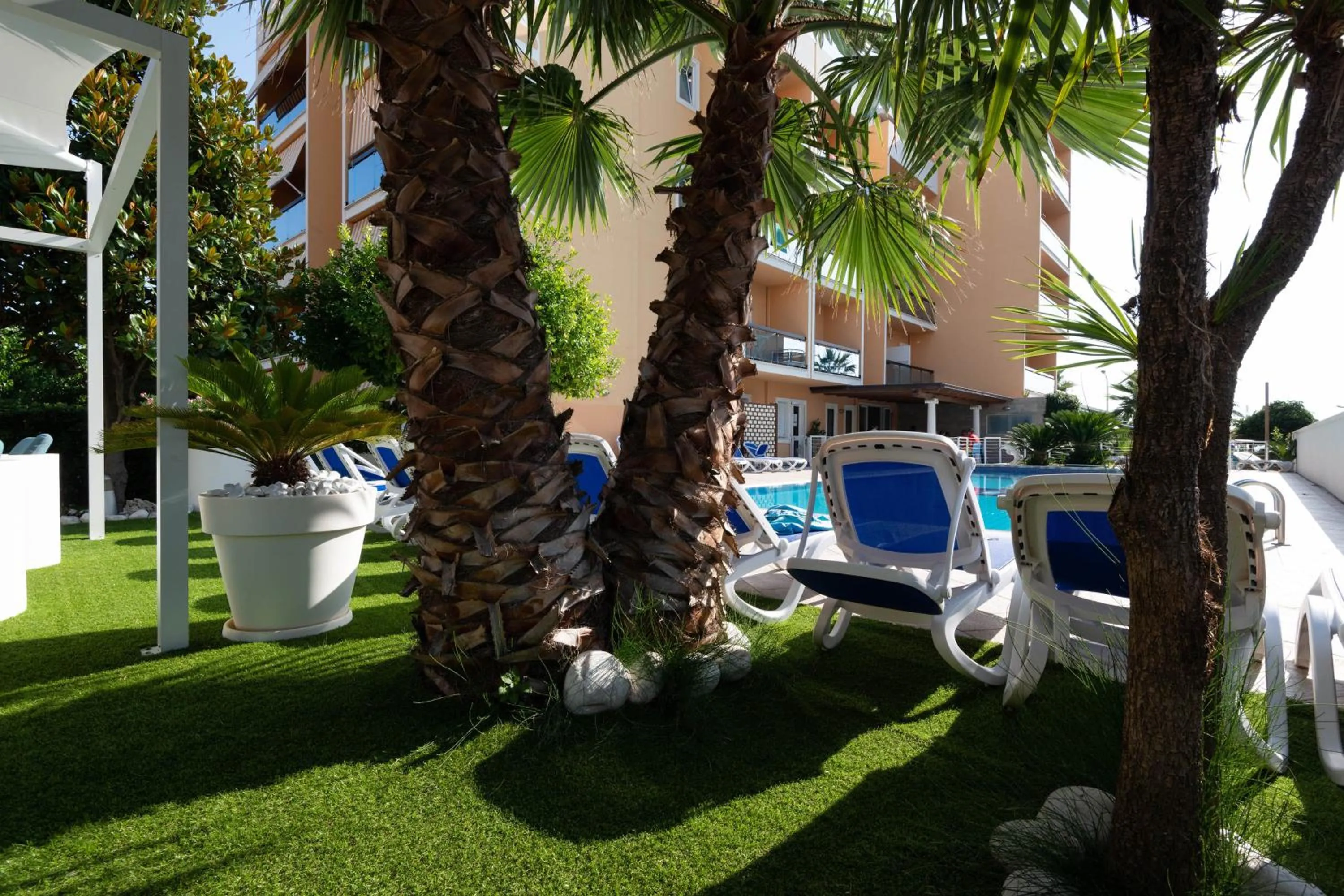 Swimming pool in Hotel Paradiso