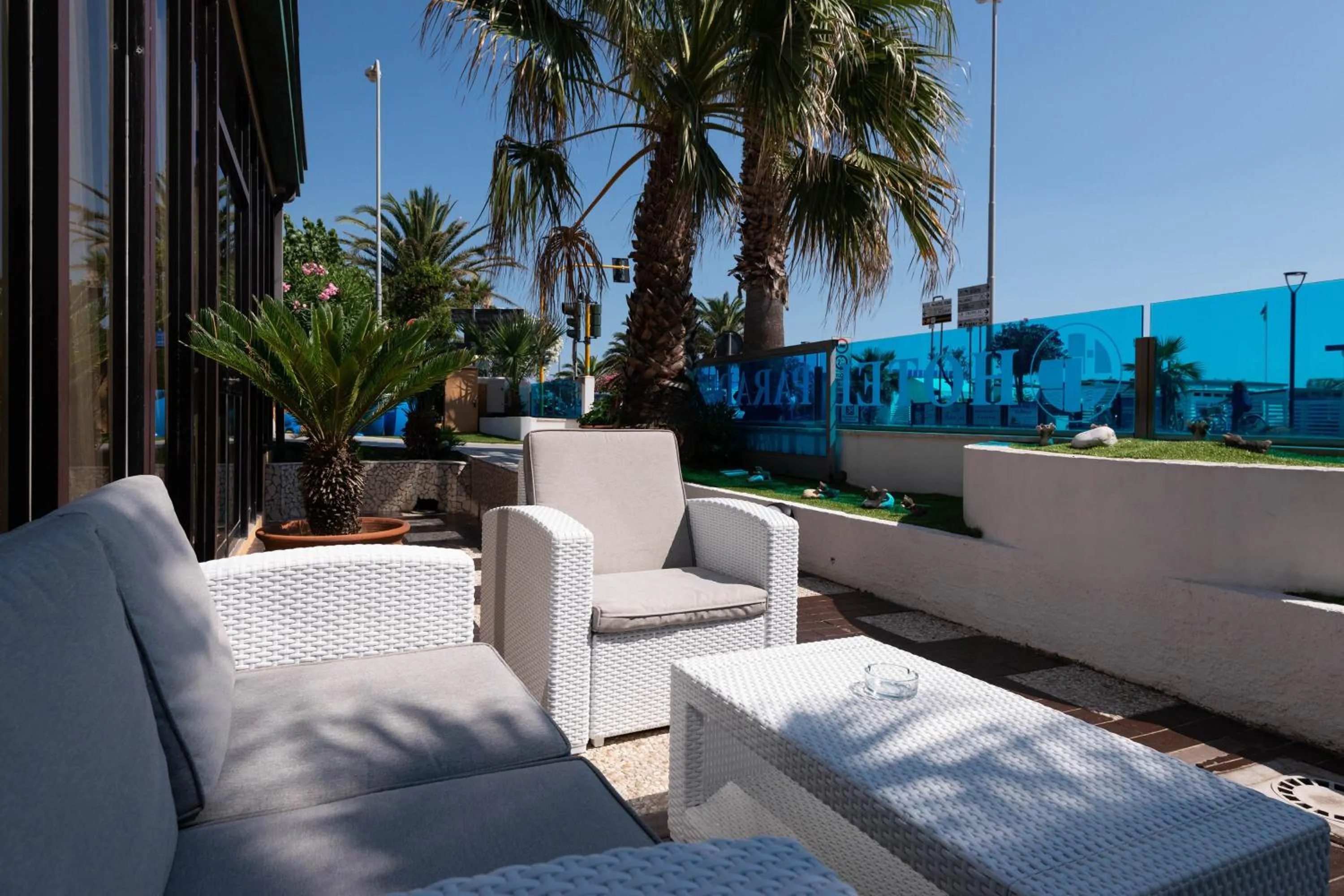 Area and facilities in Hotel Paradiso