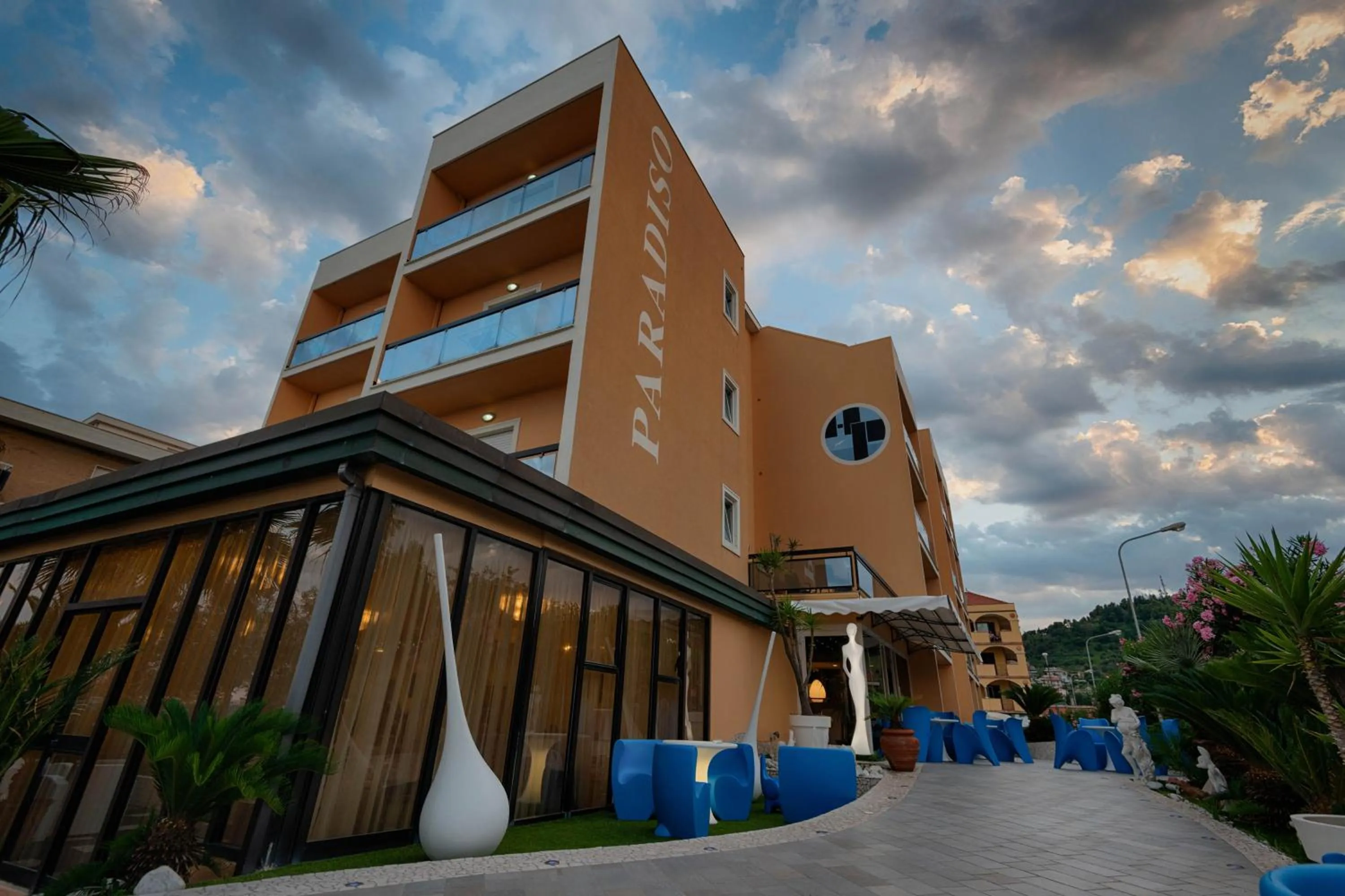 Facade/entrance in Hotel Paradiso