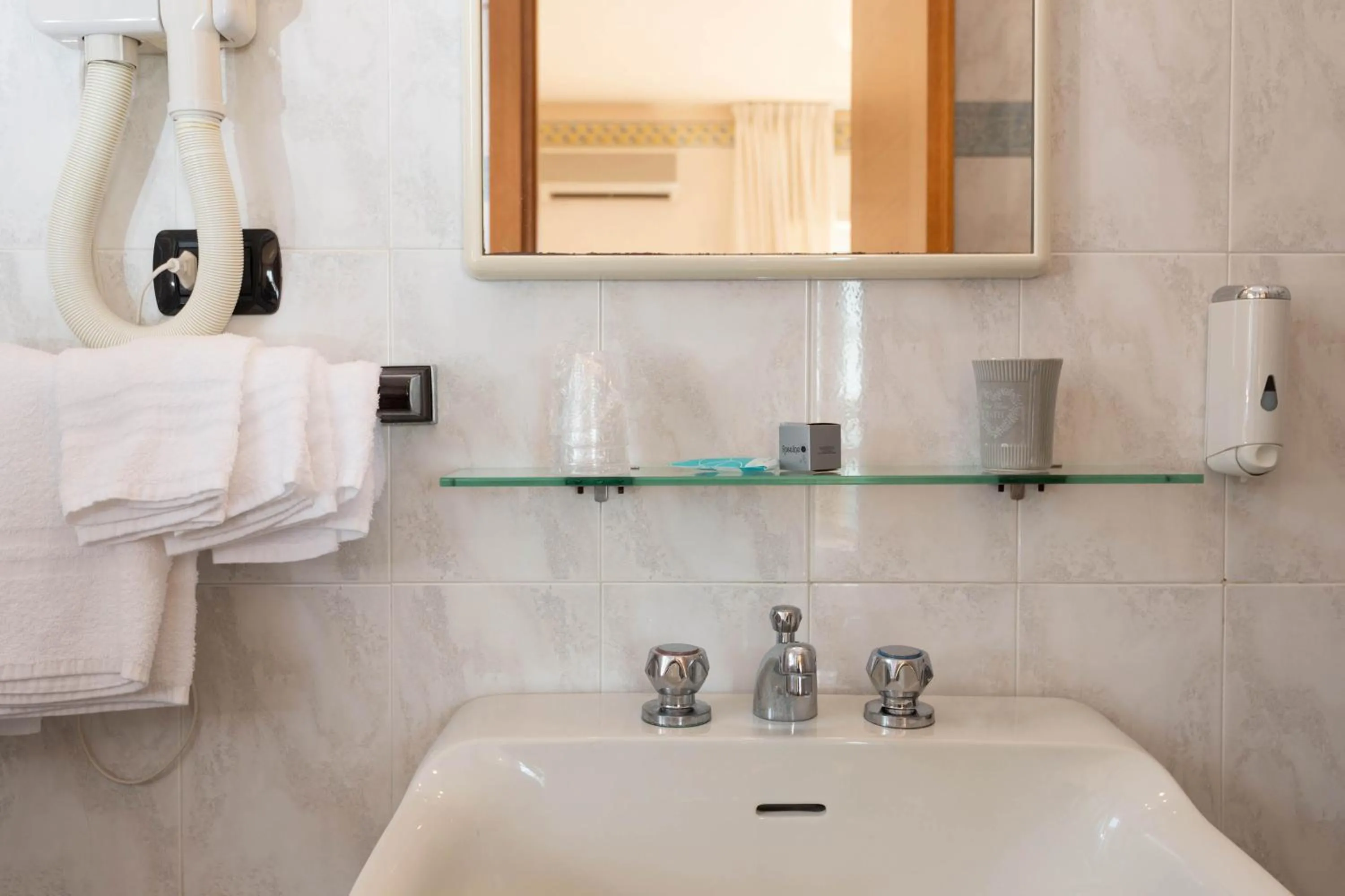 Bathroom in Hotel Paradiso