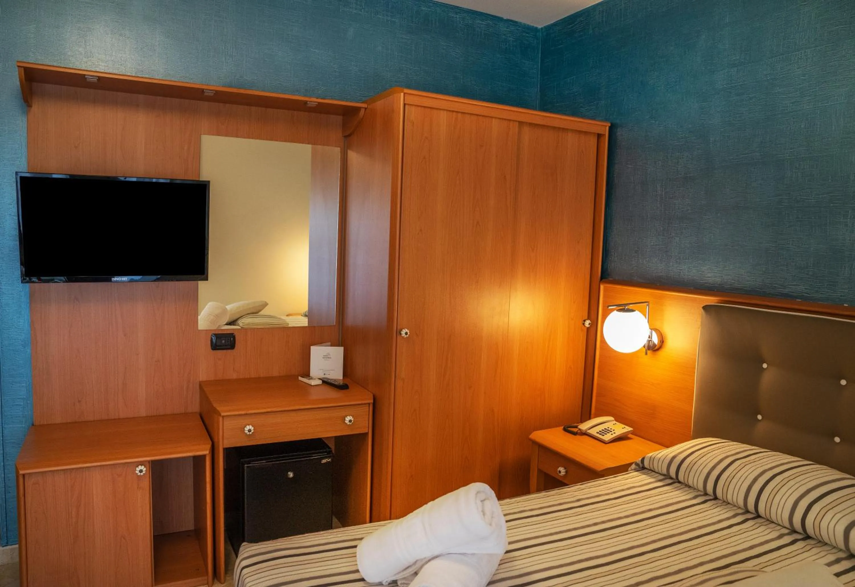 Photo of the whole room, Bed in Hotel Paradiso