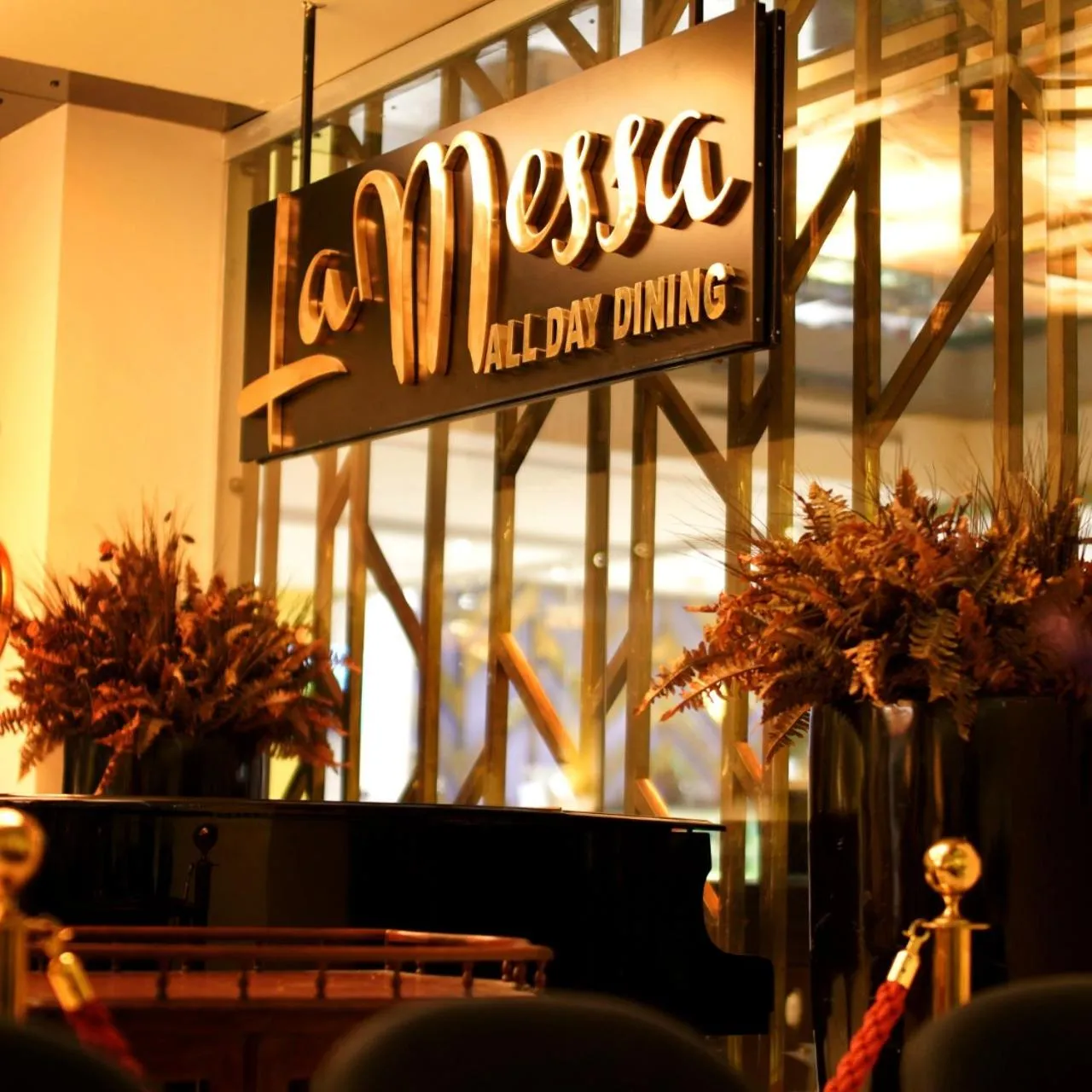 Restaurant/places to eat in Indigo Heights Hotel & Suites