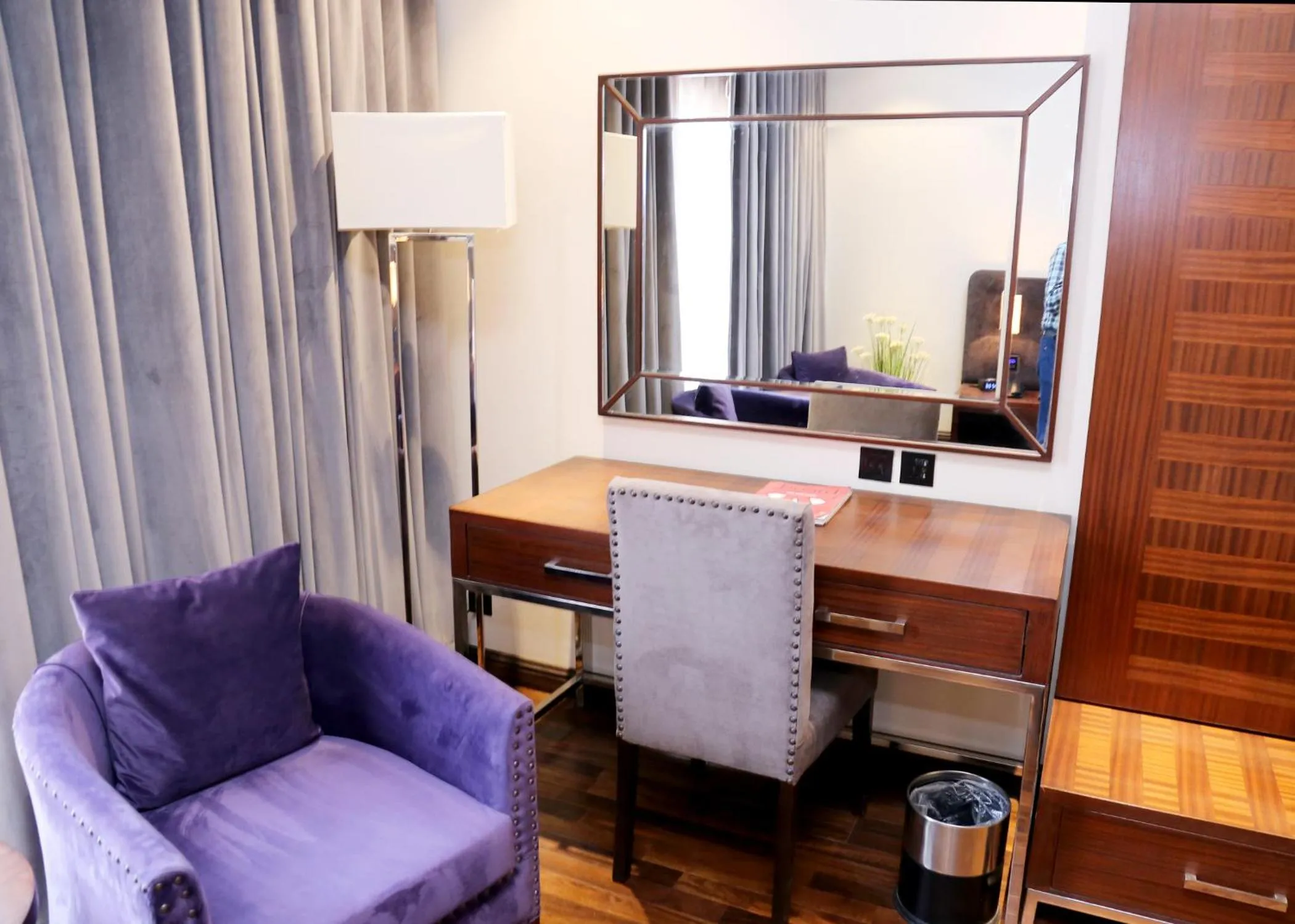 Seating area in Indigo Heights Hotel & Suites