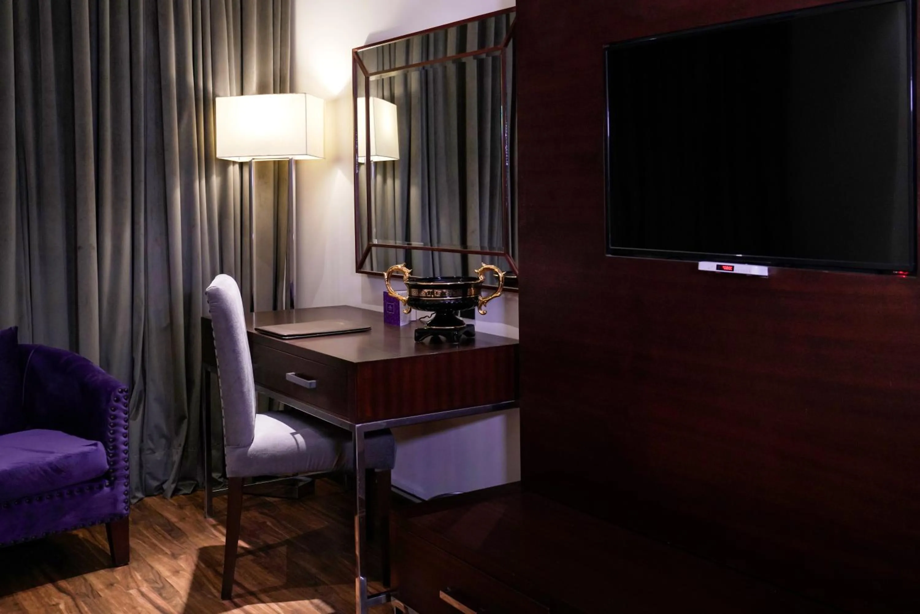 Seating area in Indigo Heights Hotel & Suites