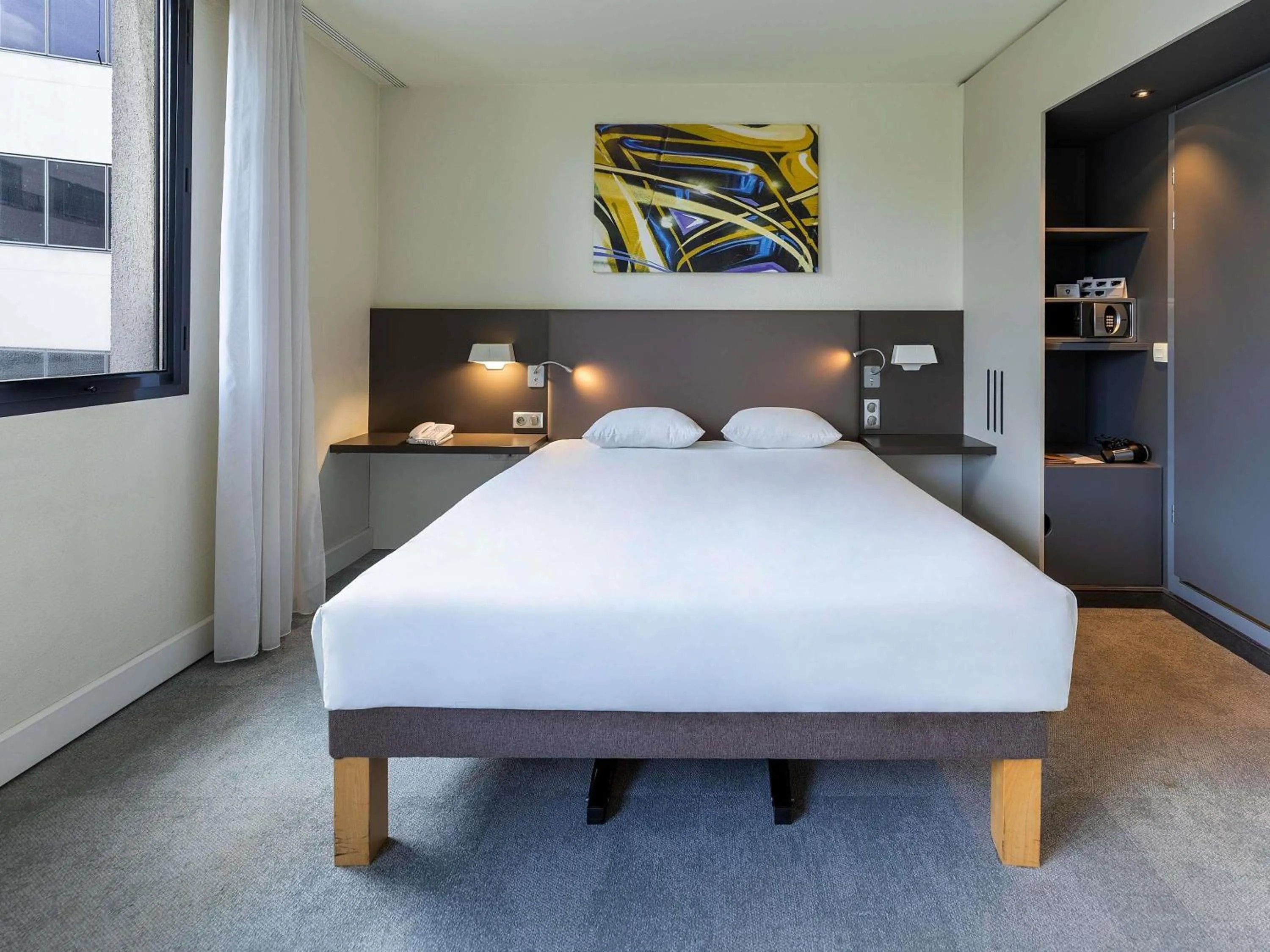 Bedroom, Bed in Novotel Suites Paris Stade de France