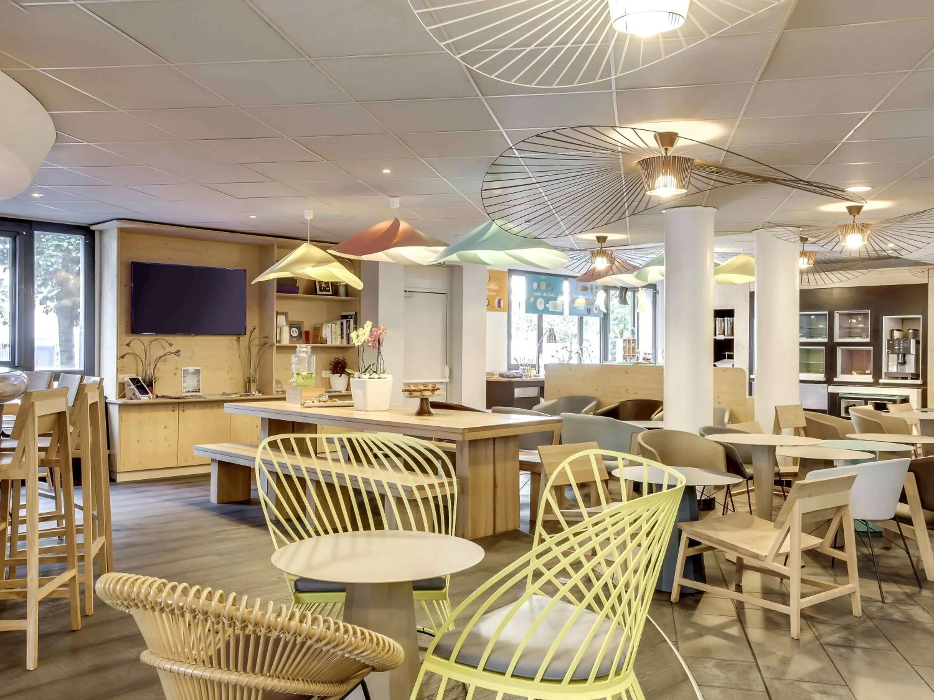 Restaurant/places to eat in Novotel Suites Paris Stade de France