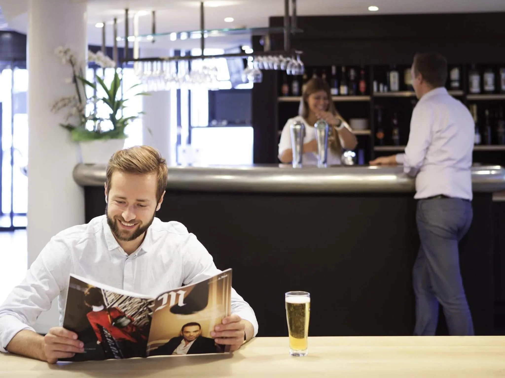 Lounge or bar in Novotel Suites Paris Stade de France