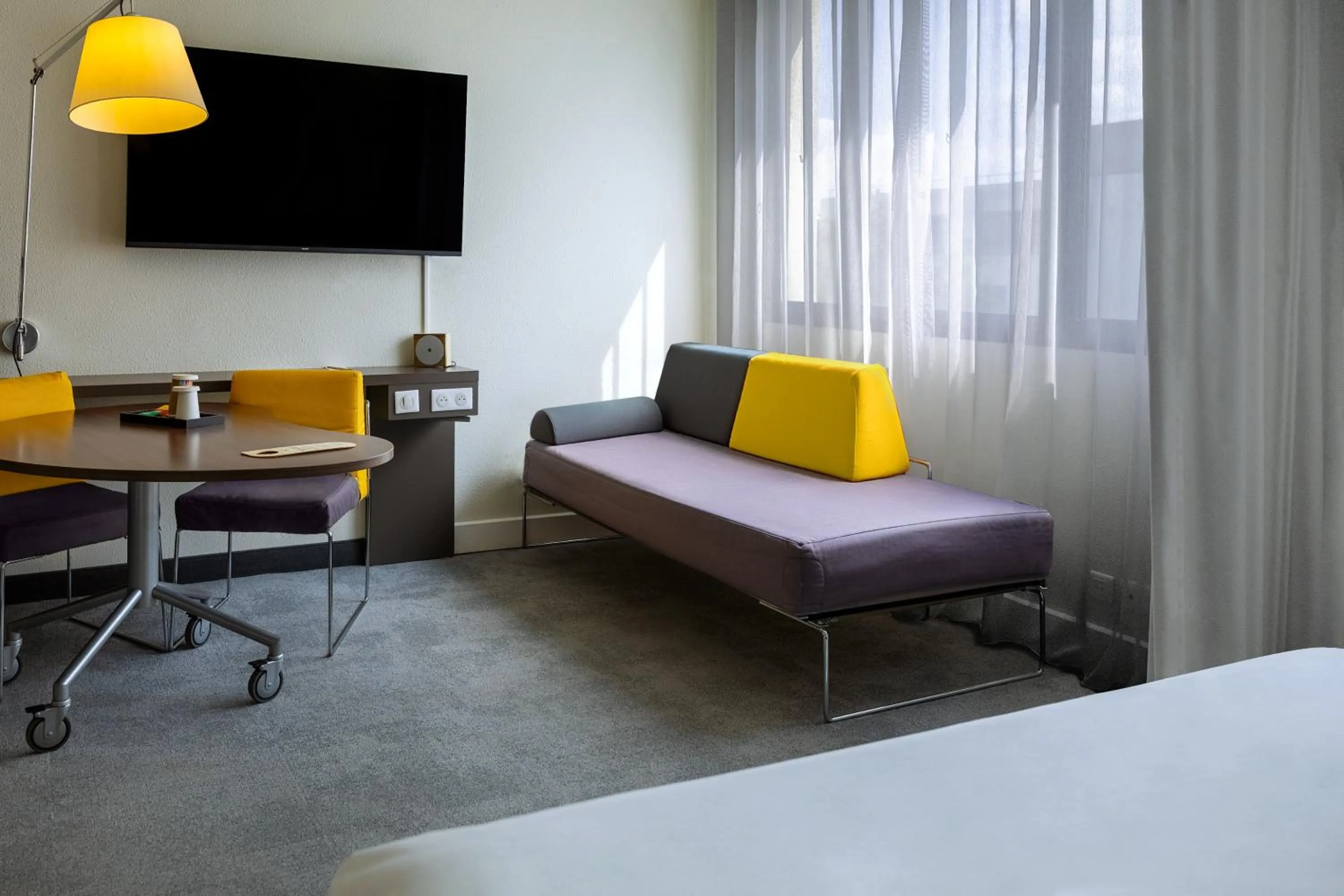 TV and multimedia, Bed in Novotel Suites Paris Stade de France