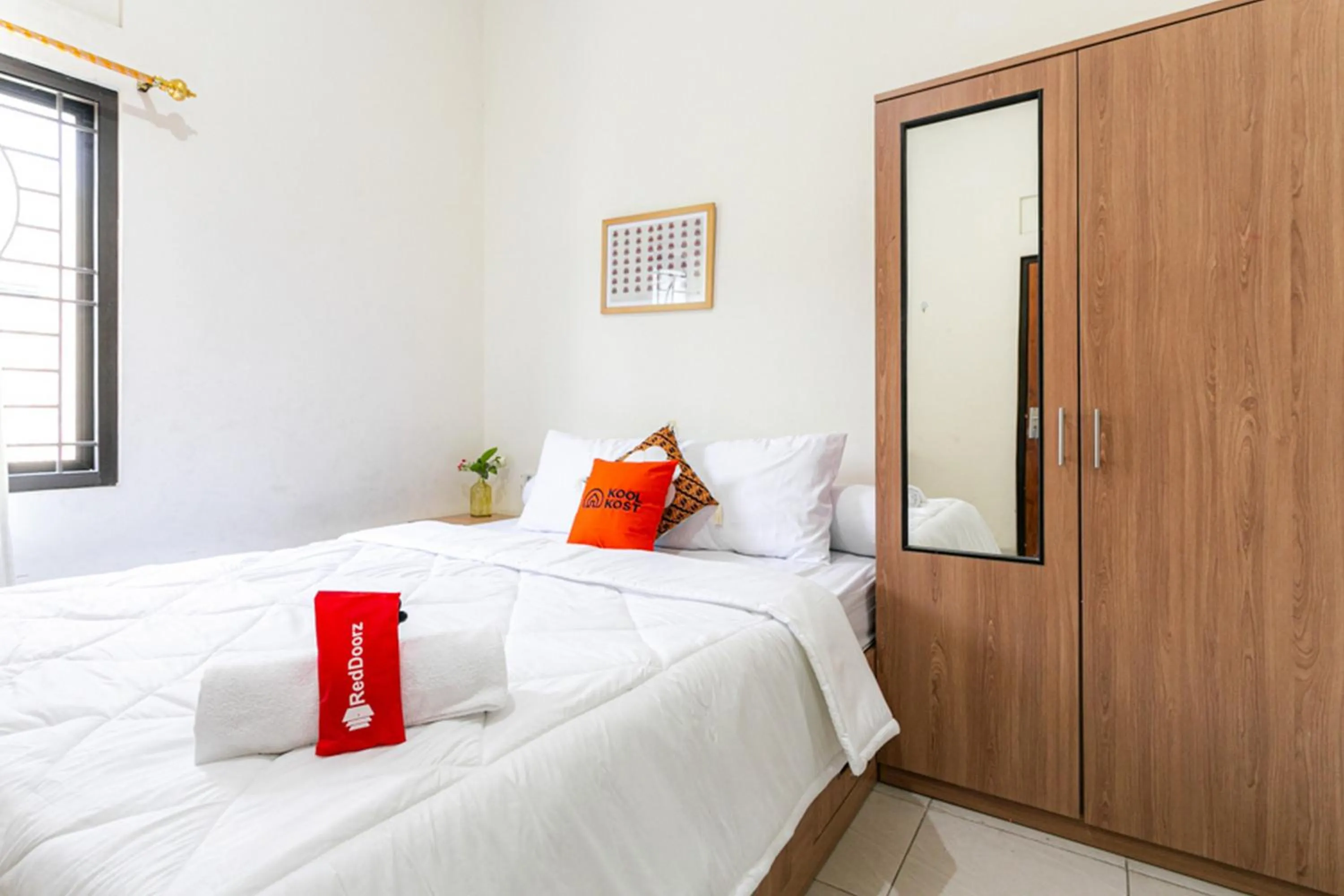 Bedroom, Bed in RedDoorz Syariah near Assalaam - UMS