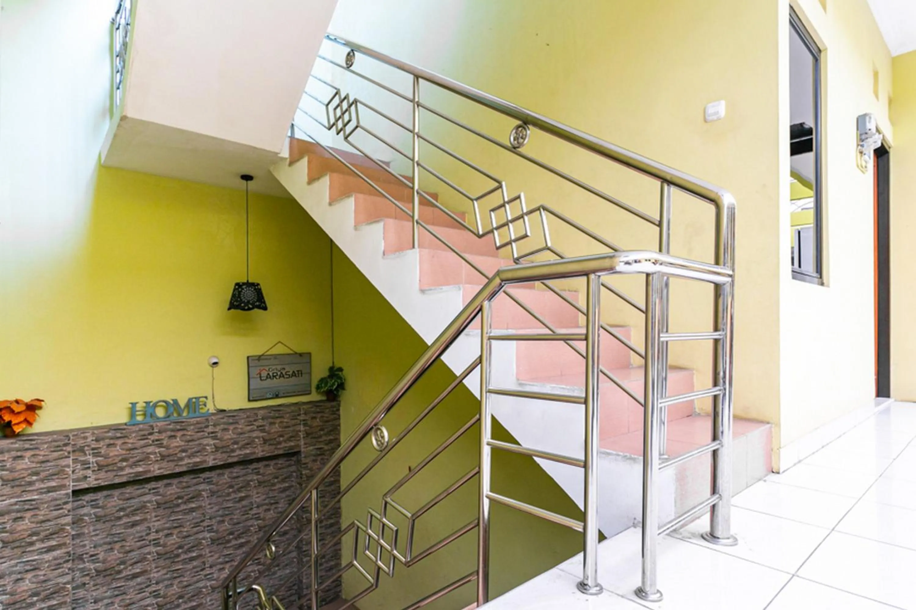 Property logo or sign in RedDoorz Syariah near Assalaam - UMS