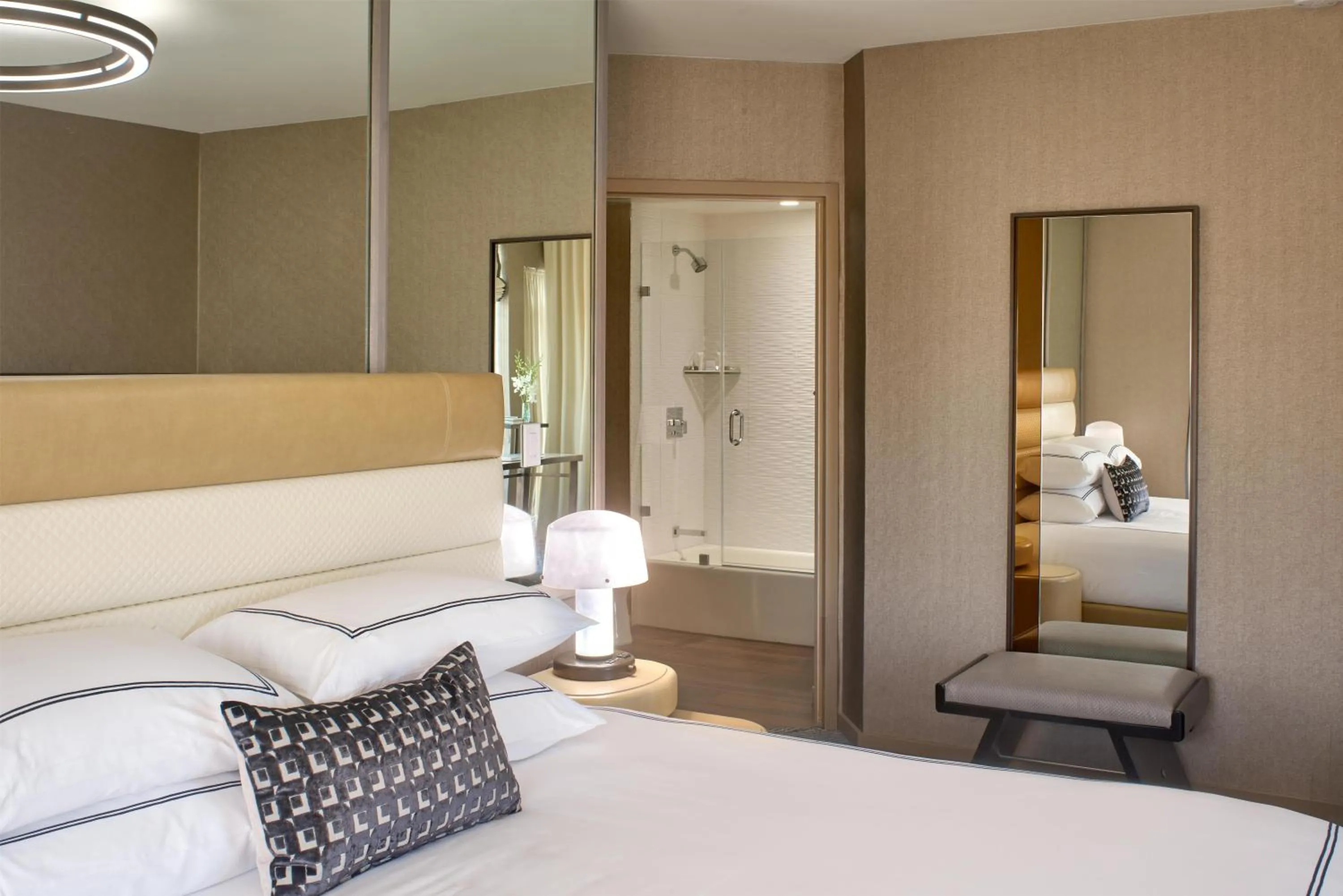 Photo of the whole room, Bed in Hotel Zoe Fisherman's Wharf