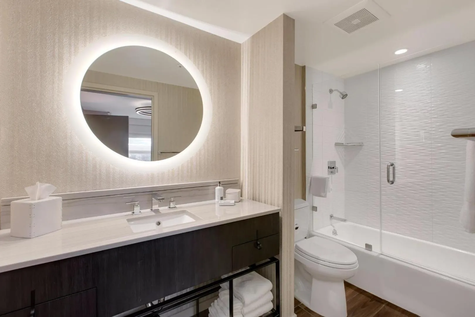 Bathroom in Hotel Zoe Fisherman's Wharf