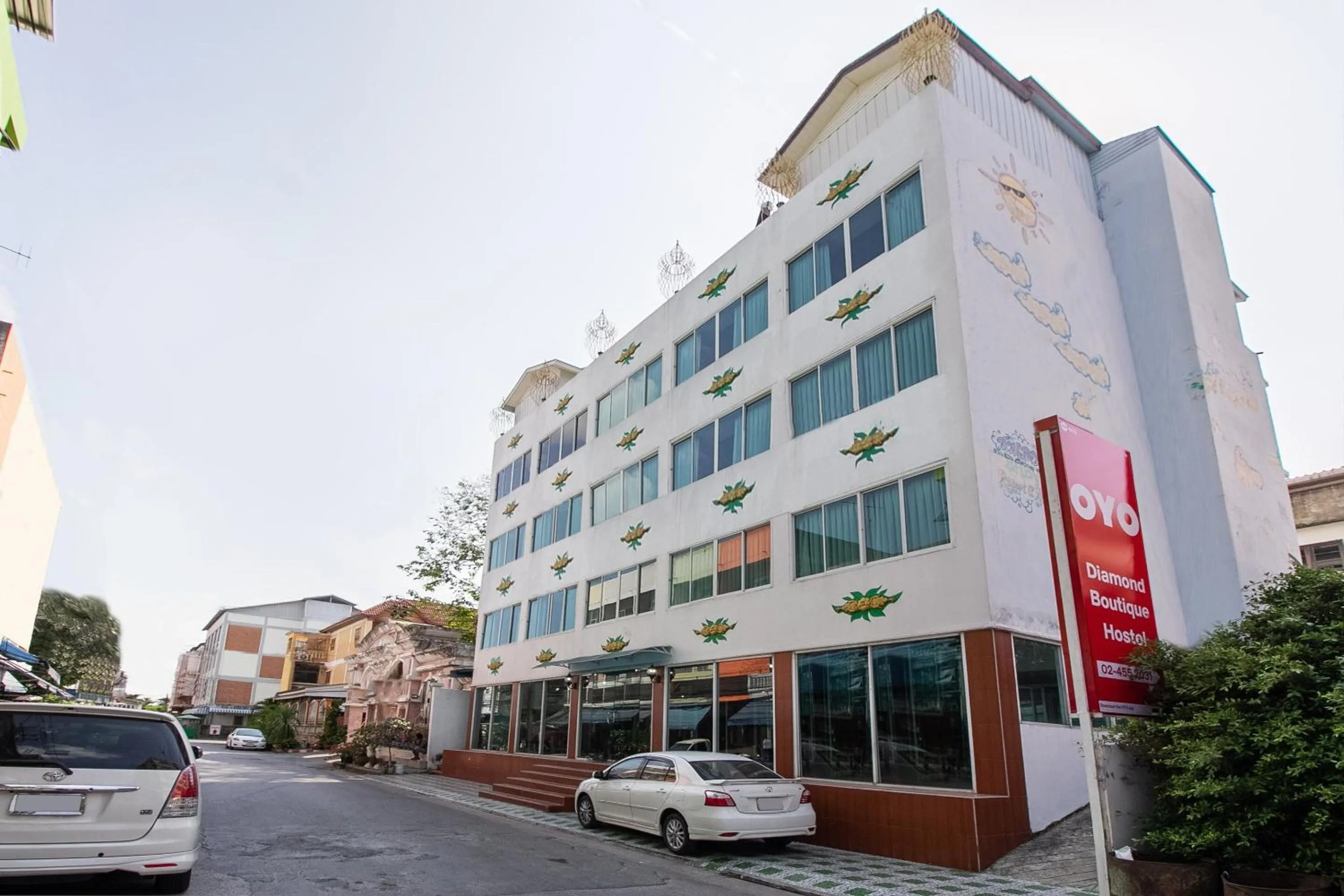 Facade/entrance in OYO 410 Diamond Boutique Hostel