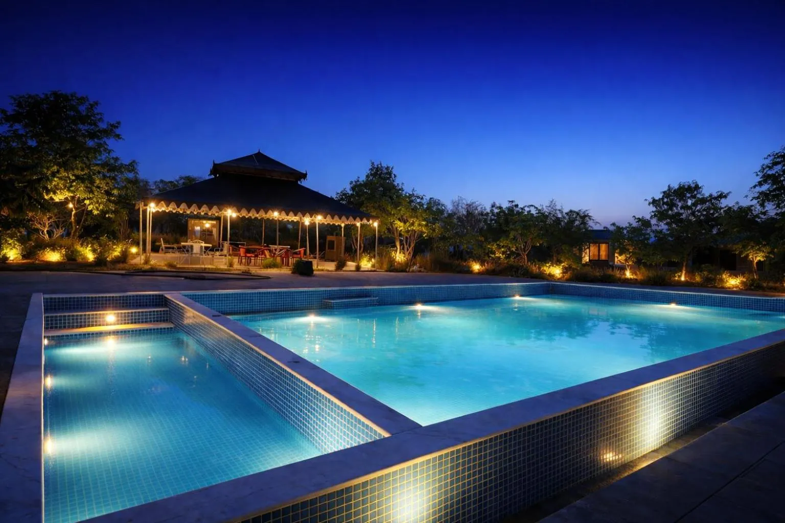 Swimming pool in Jawai Leopard Safari Lodge
