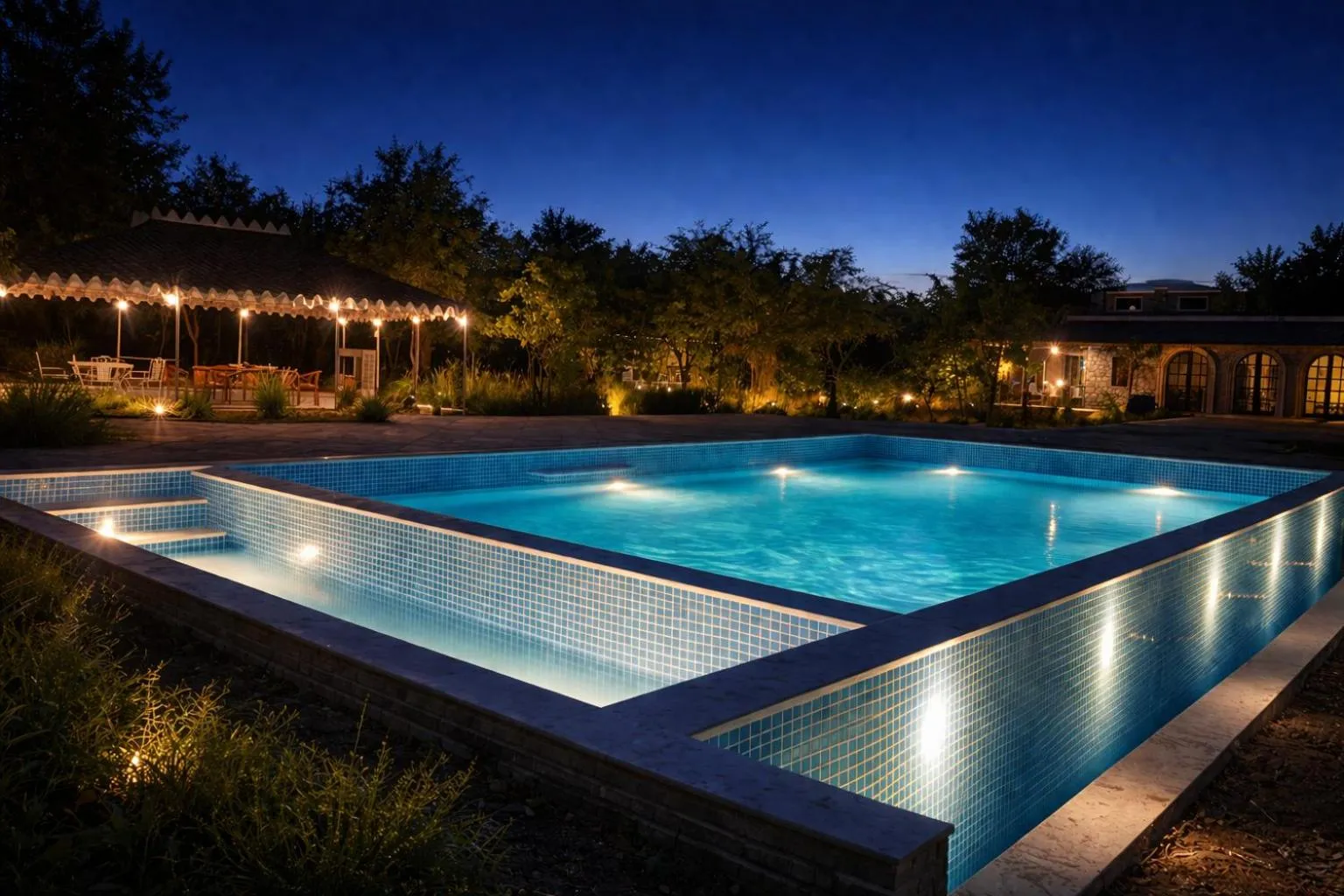 Swimming pool in Jawai Leopard Safari Lodge