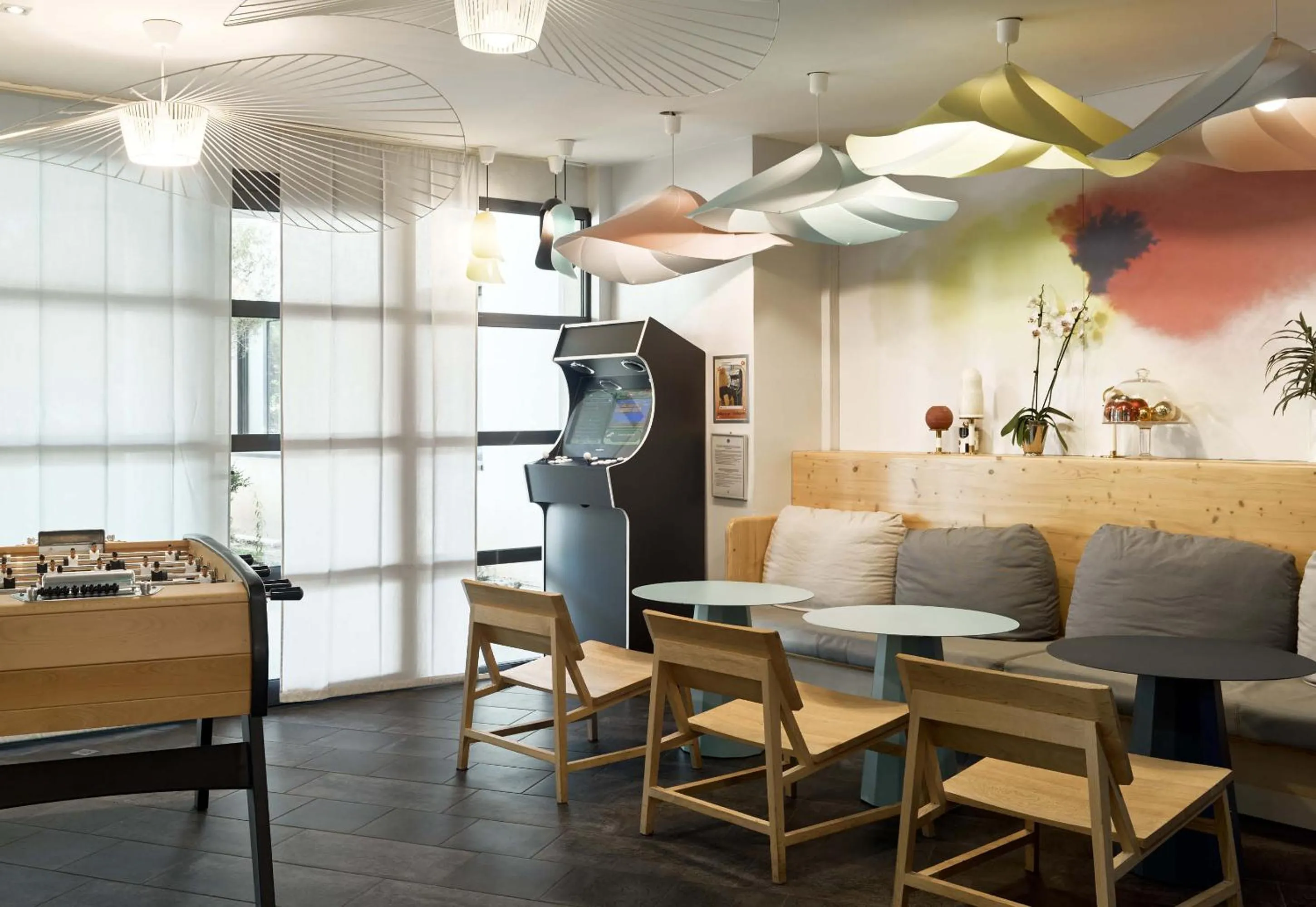 Communal lounge/ TV room in B&B HOTEL Vélizy Est