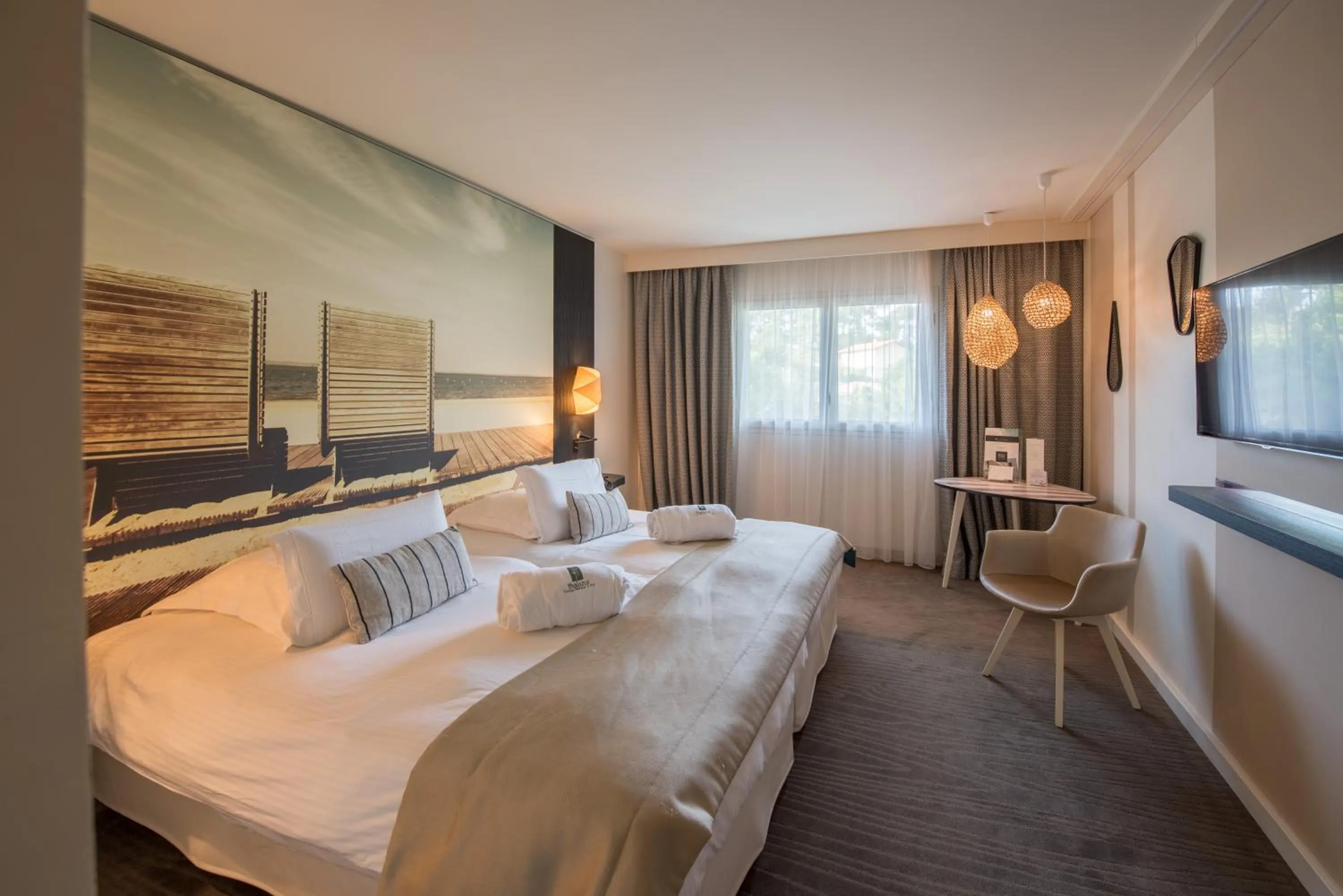 Photo of the whole room, Bed in Thalazur Arcachon