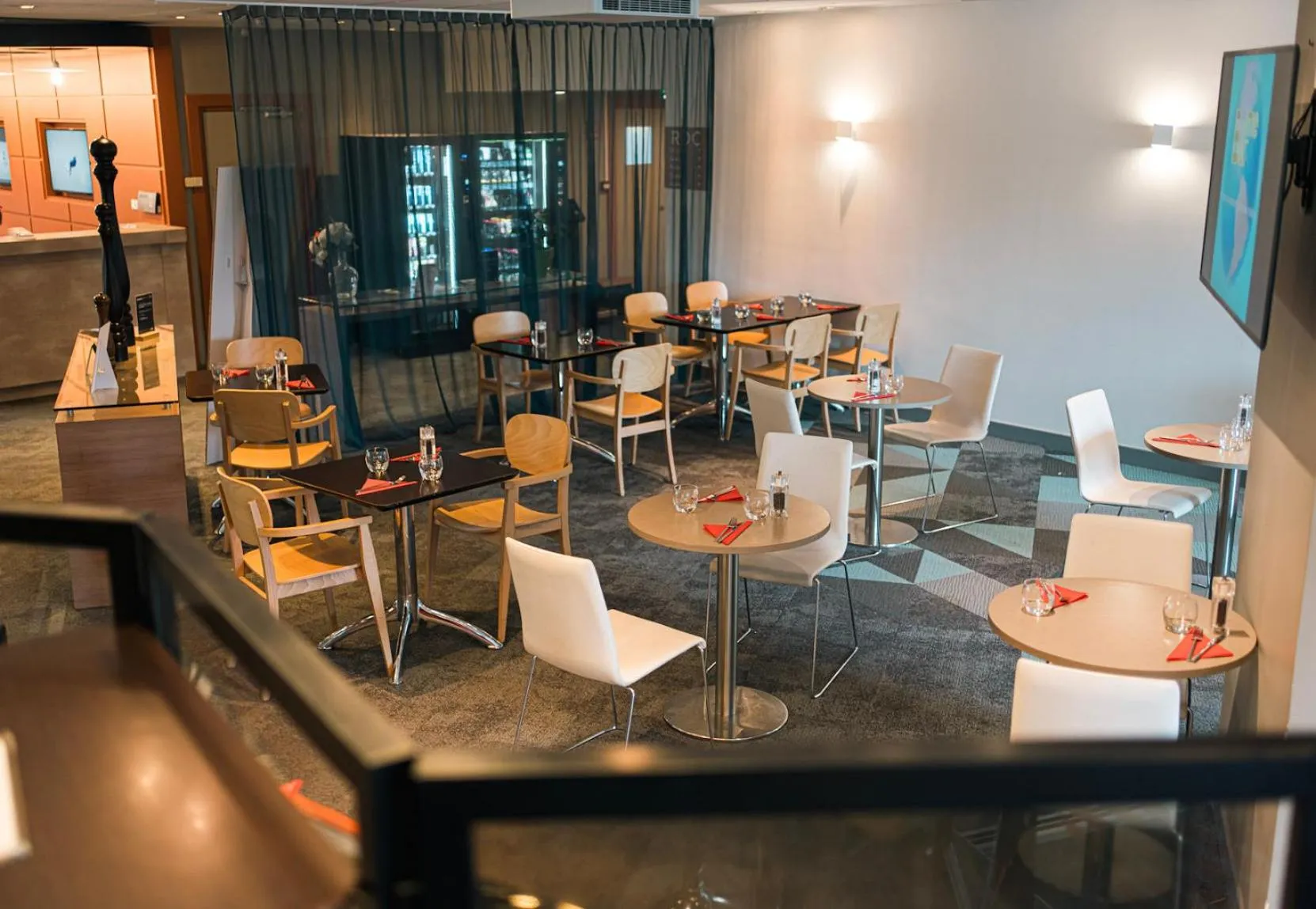 Restaurant/places to eat in B&B HOTEL Cergy Port 4 étoiles