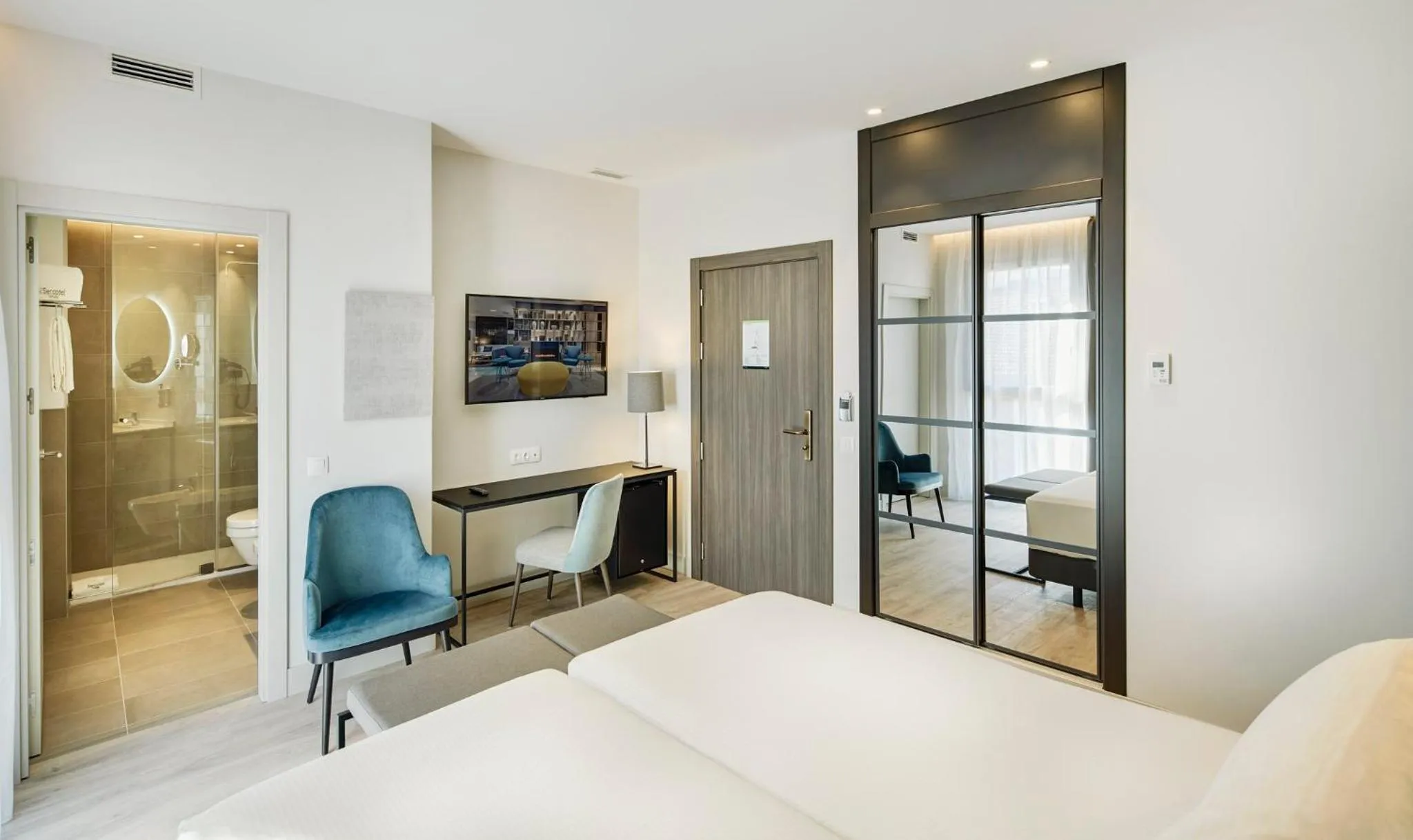 Photo of the whole room, Bed in Sercotel Ayala