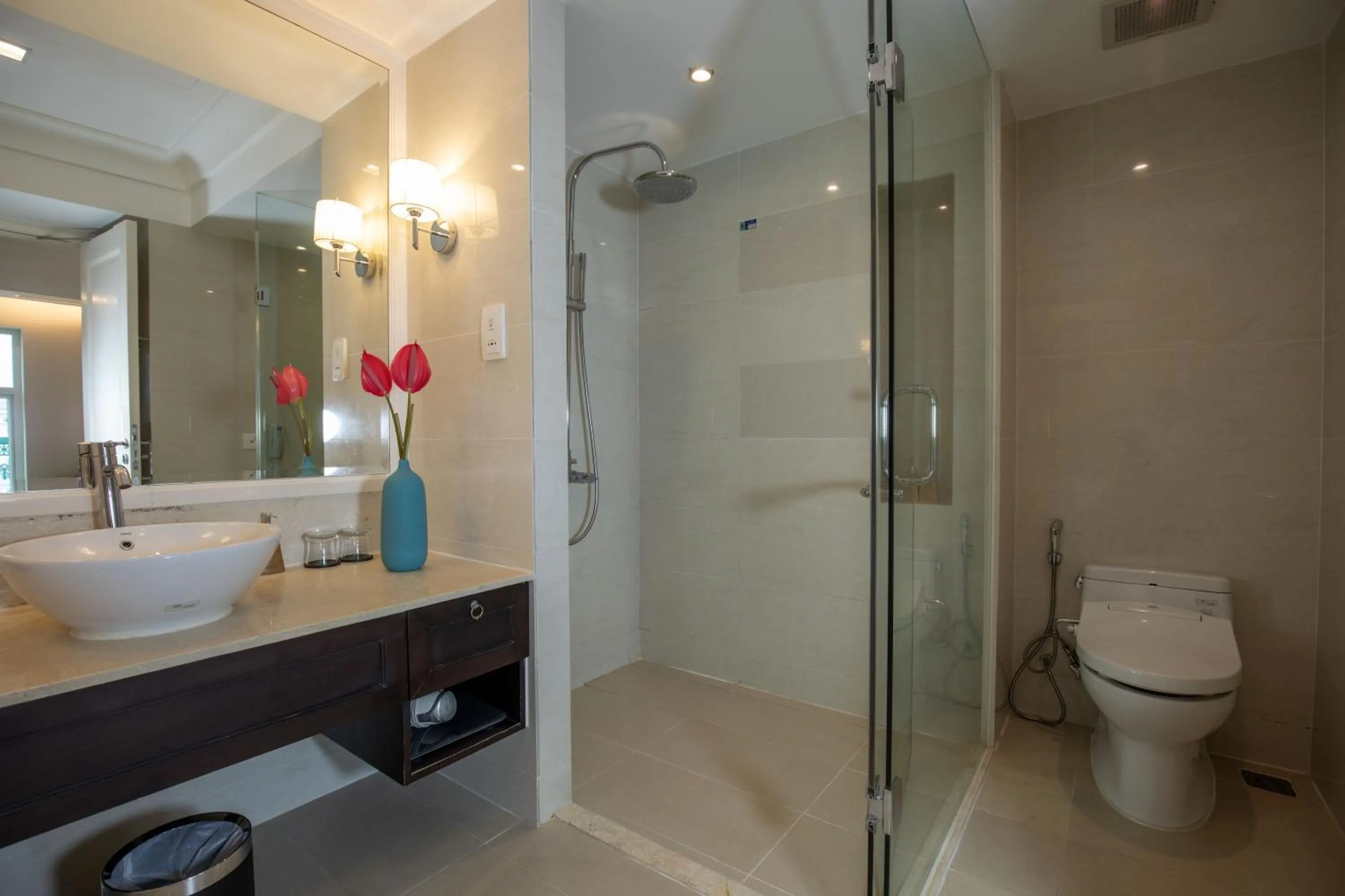 Shower in La Sapinette Hotel Dalat