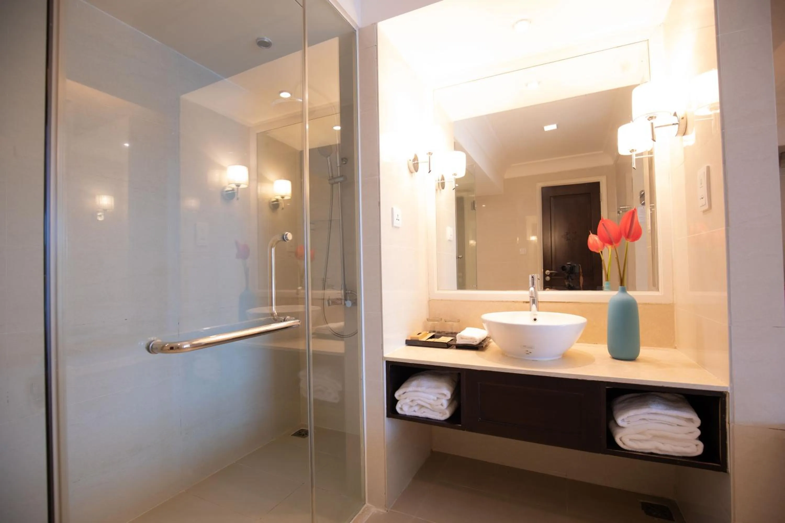 Bathroom in La Sapinette Hotel Dalat