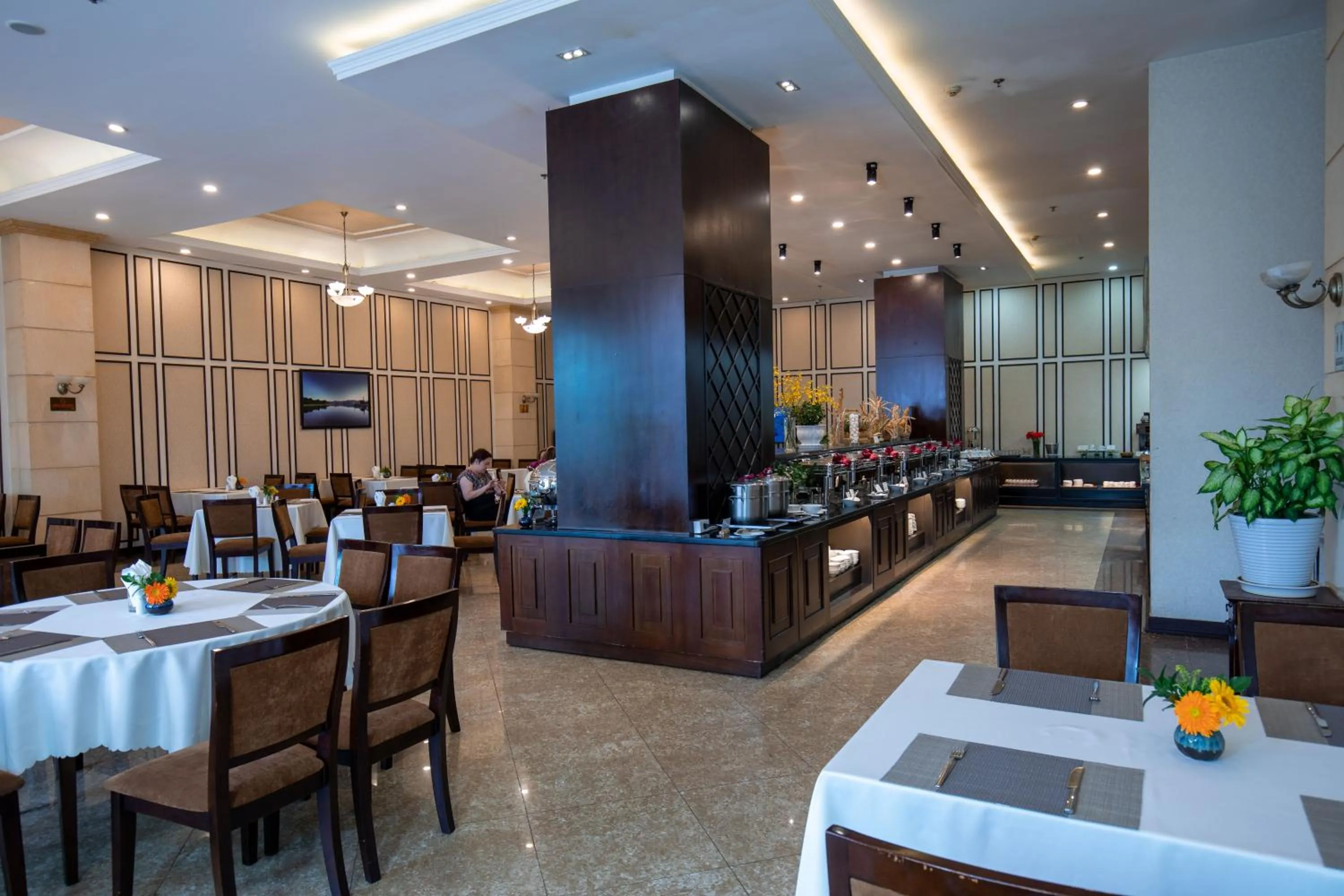 Restaurant/places to eat in La Sapinette Hotel Dalat