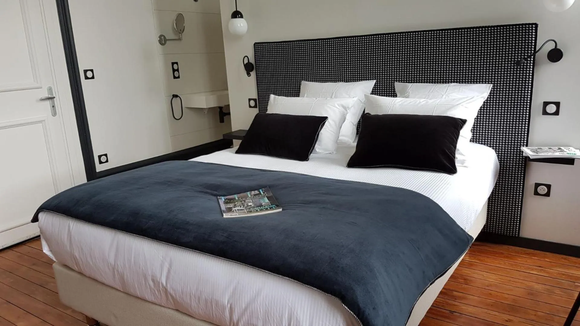 Bedroom, Bed in VILLA VARENTIA