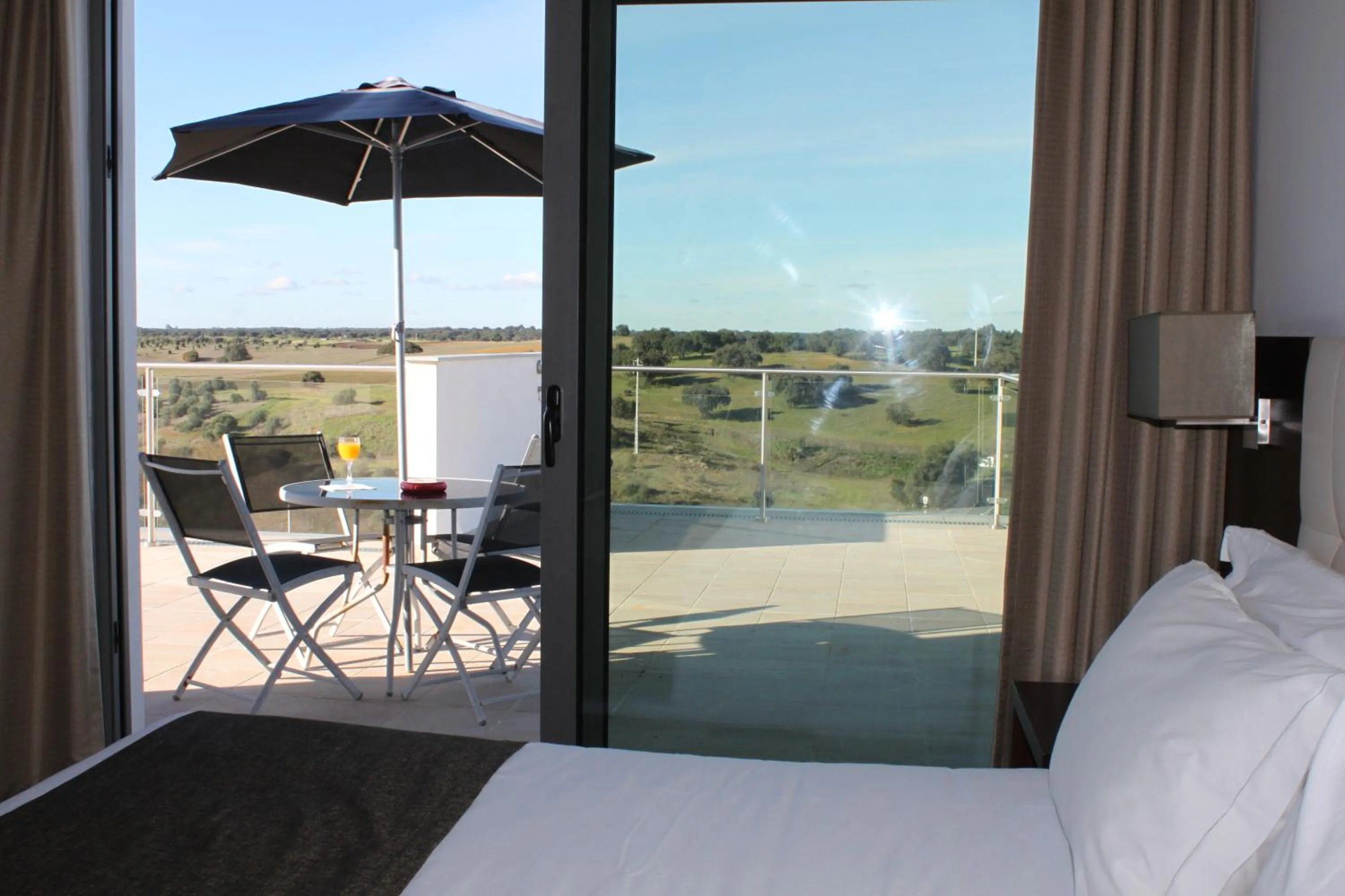 View (from property/room), Bed in Hotel O Gato & Spa