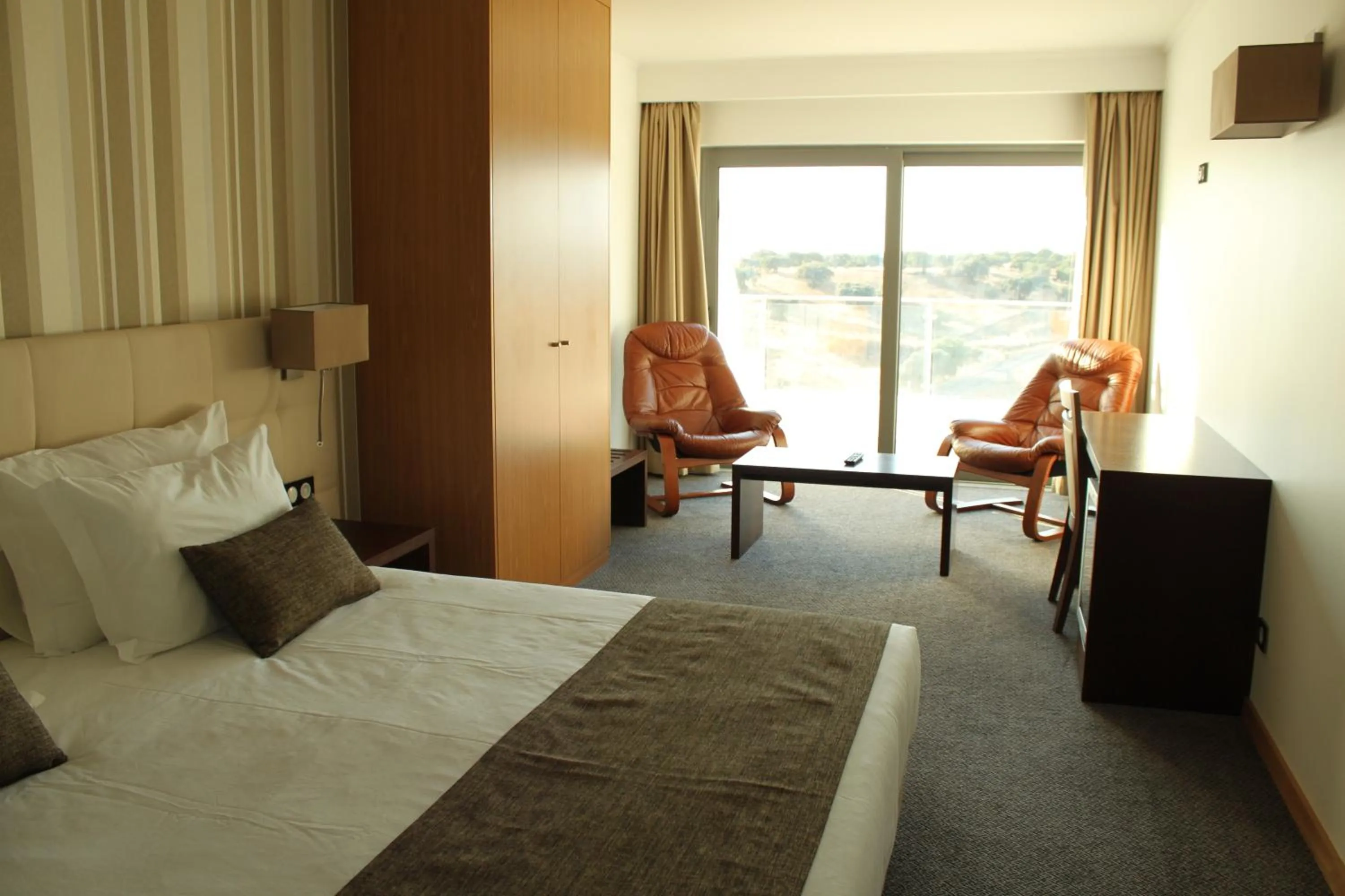 Balcony/Terrace, Bed in Hotel O Gato & Spa