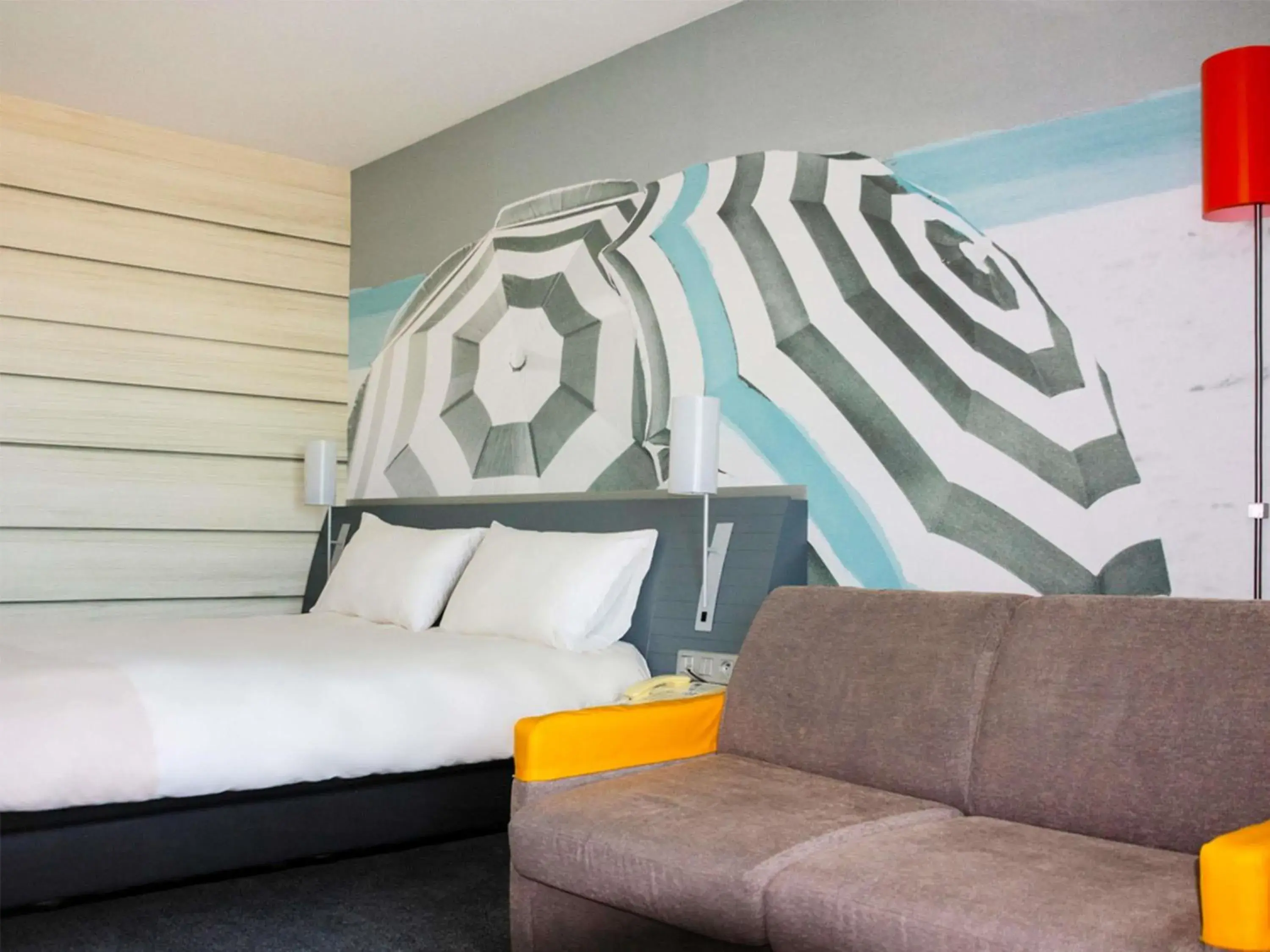 Standard Double Room with Sofa in Ibis styles Toulon la Seyne sur Mer Standard Double Room with Sofa in Ibis styles Toulon la Seyne sur Mer