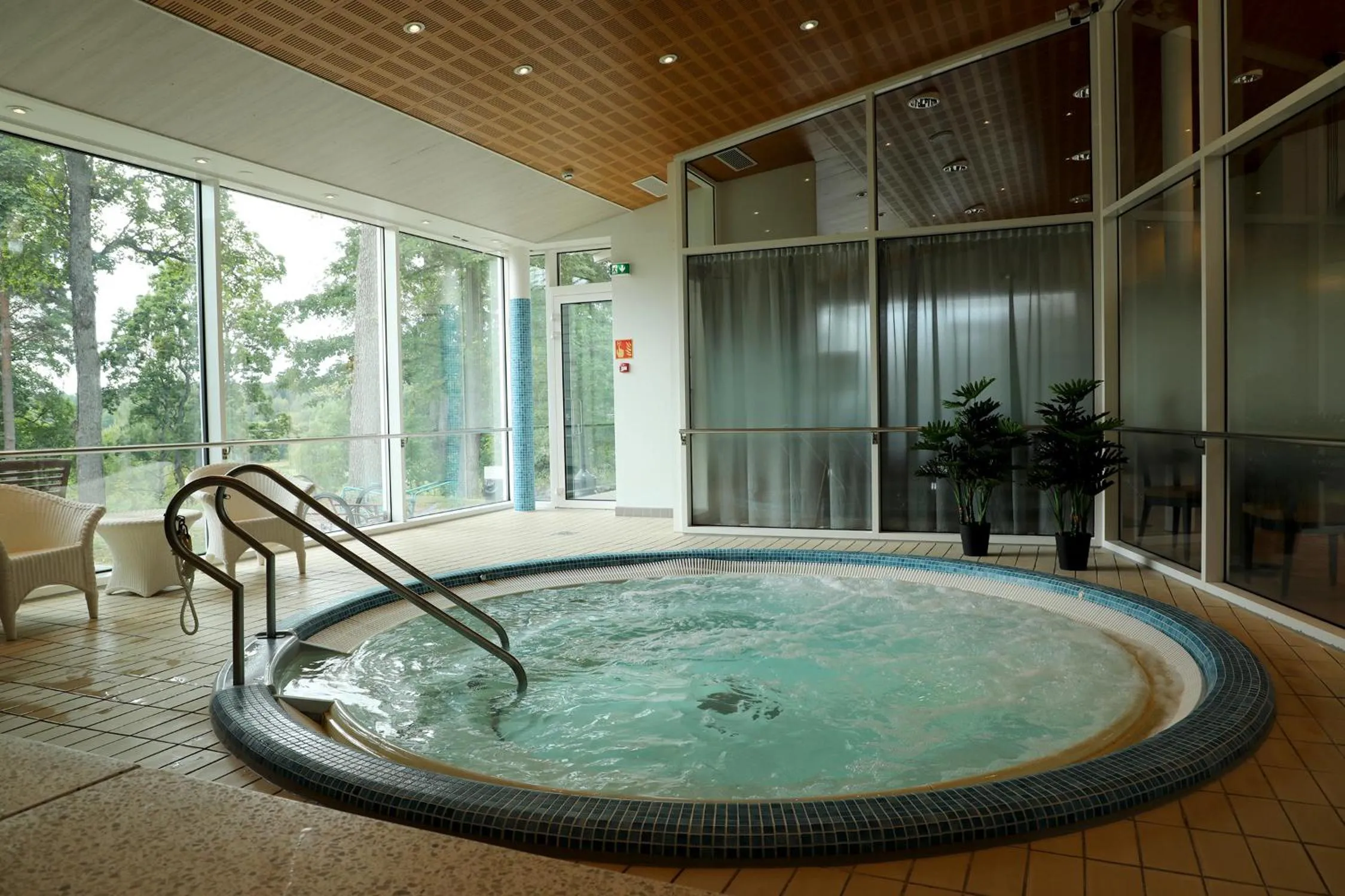 Hot Tub in Backbyn Kartano