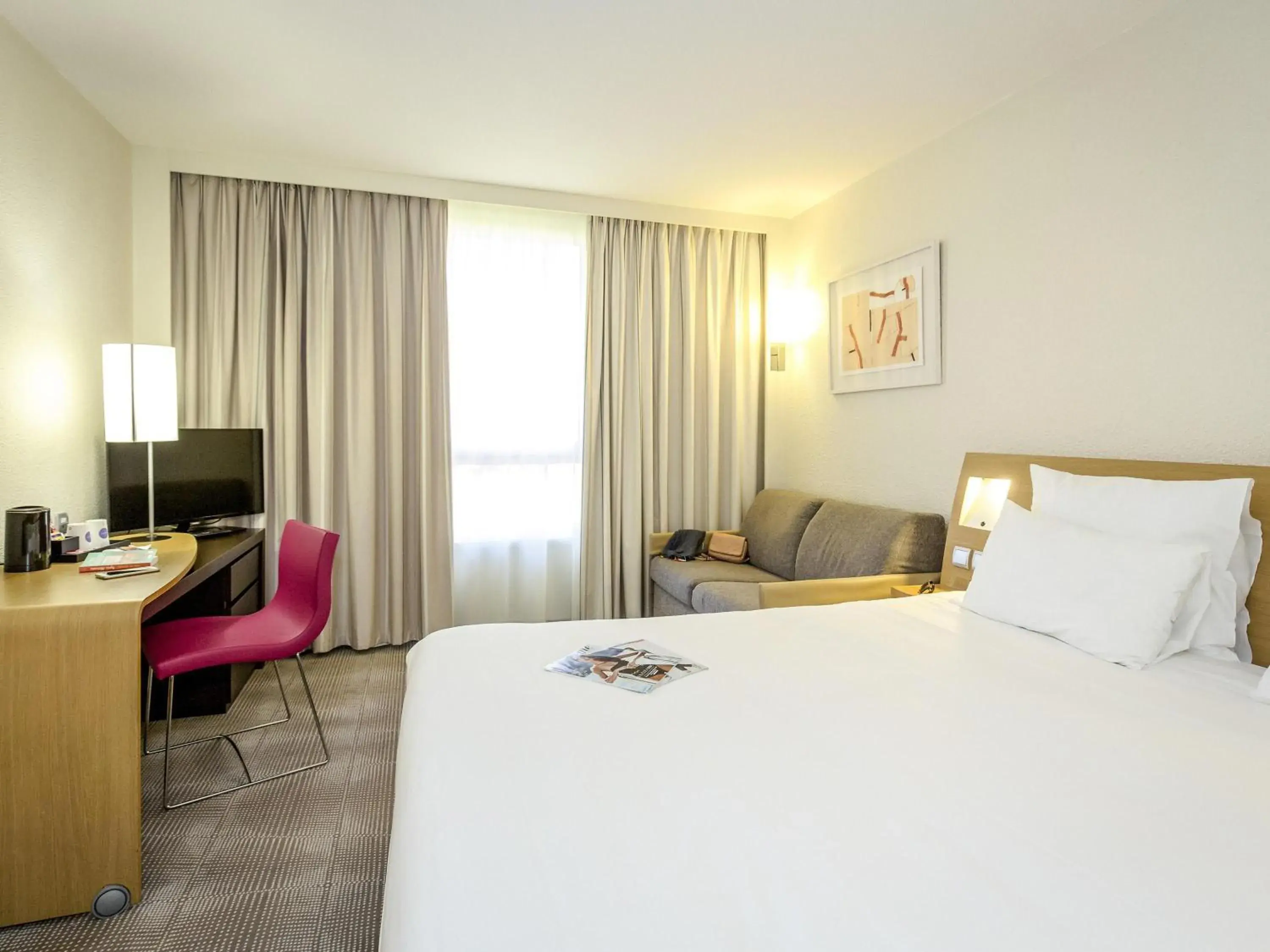 Executive Room with One Double Bed and One Sofa in Novotel Perpignan Nord Rivesaltes Executive Room with One Double Bed and One Sofa in Novotel Perpignan Nord Rivesaltes