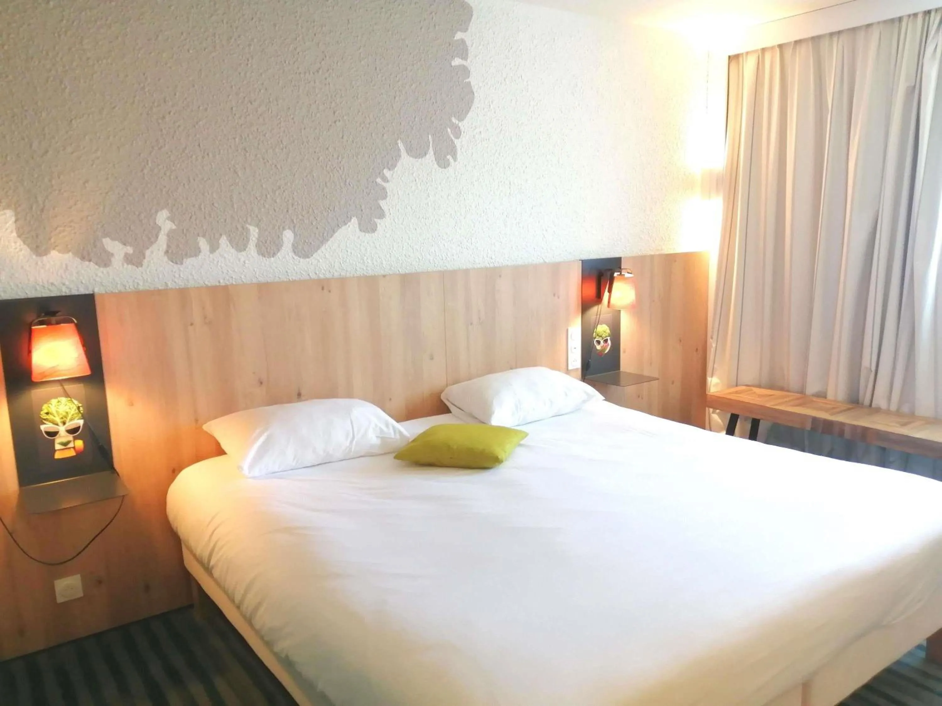 Bedroom, Bed in ibis Styles Tours Sud