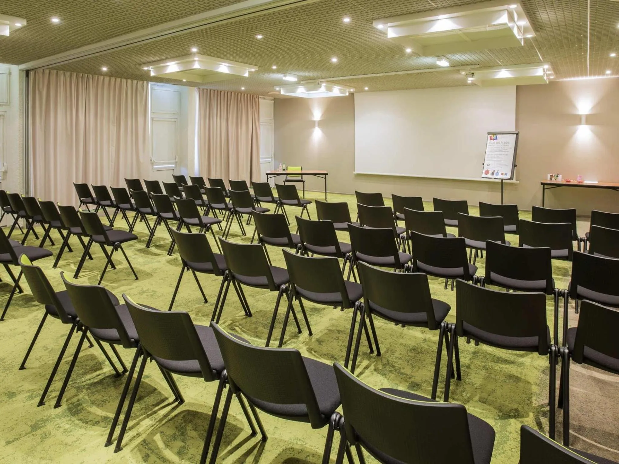 Meeting/conference room in ibis Styles Tours Sud